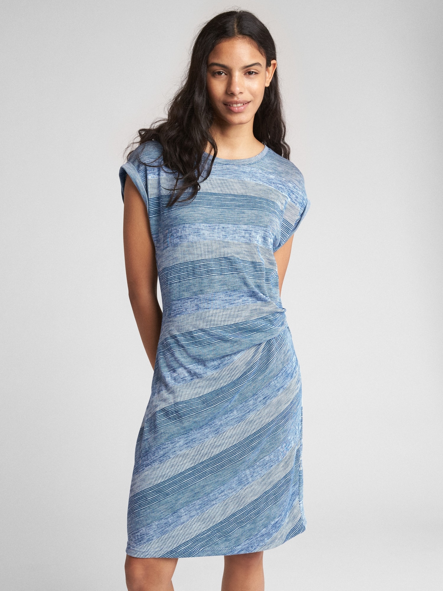 ROBE RAYÉE À TAILLE FRONCÉE