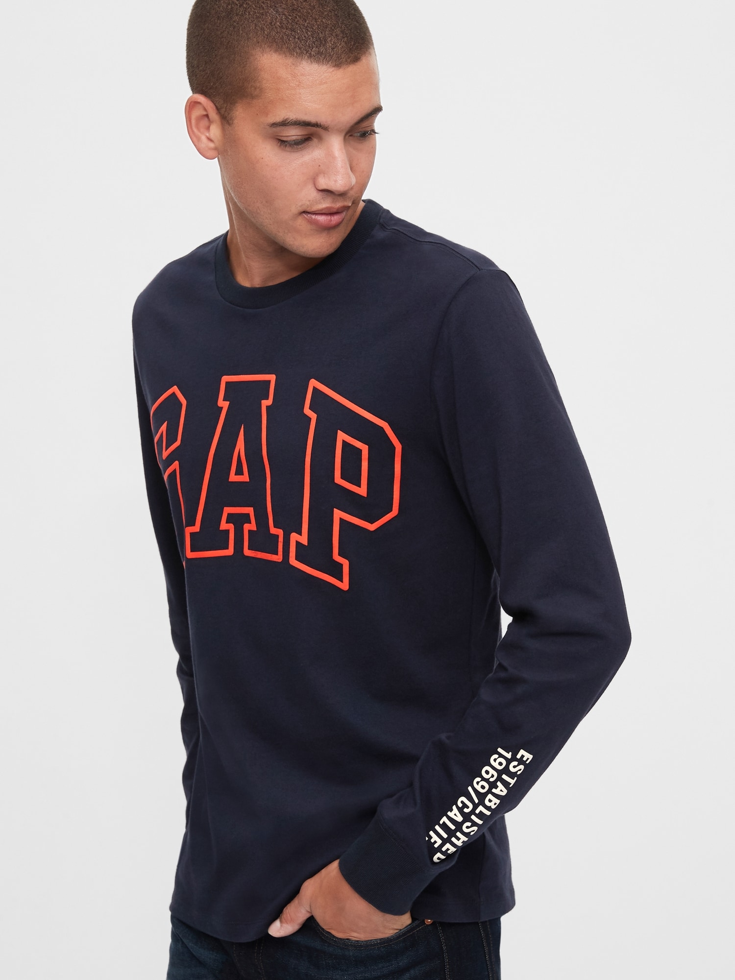 Gap公式オンラインストア | Gapロゴ長袖Tシャツ