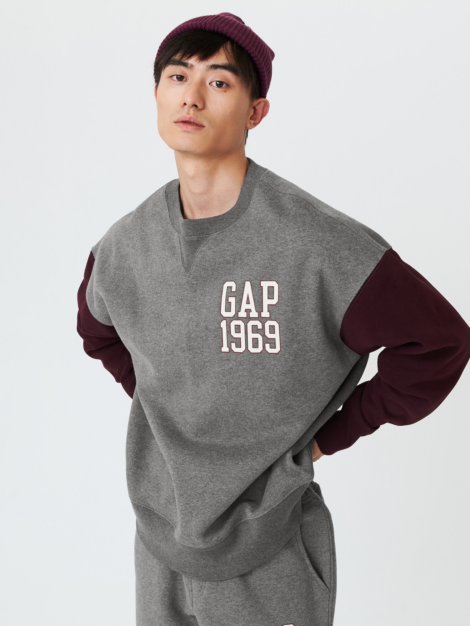 Gap公式オンラインストア | Gap1969ロゴ オーバーサイズ クルーネック
