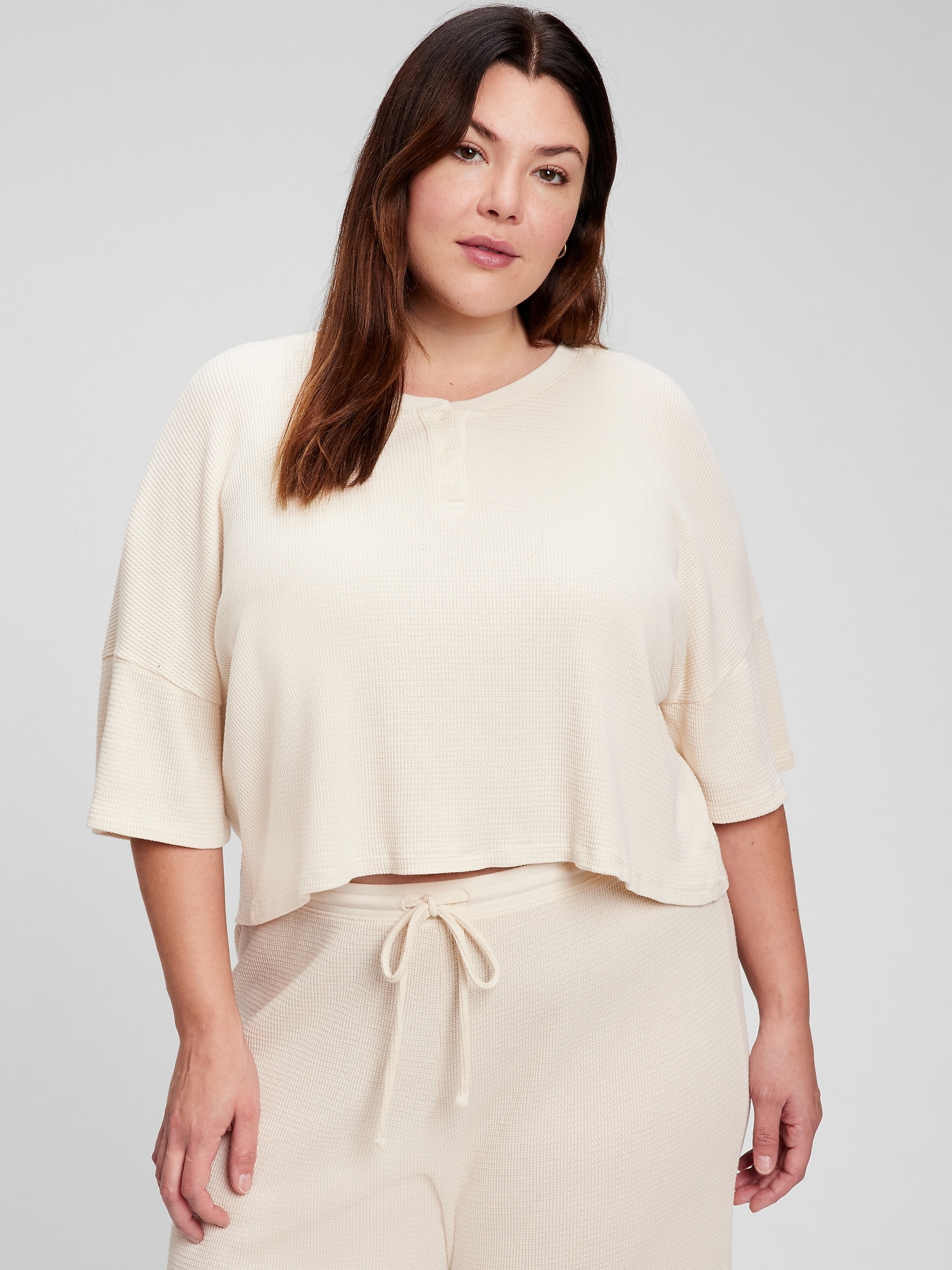 T-SHIRT COURT HENLEY EN TRICOT GAUFRÉ