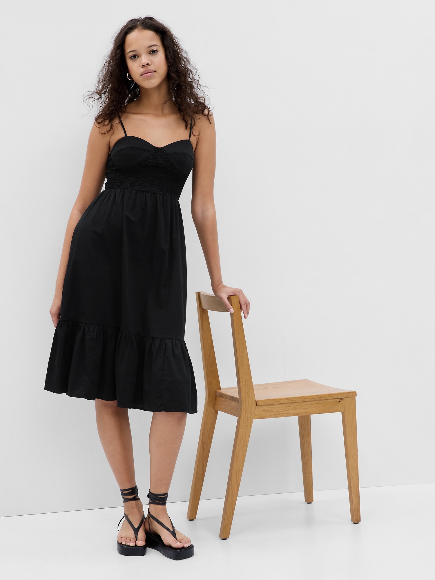 ROBE MI-LONGUE À DÉCOLLETÉ EN CŒUR