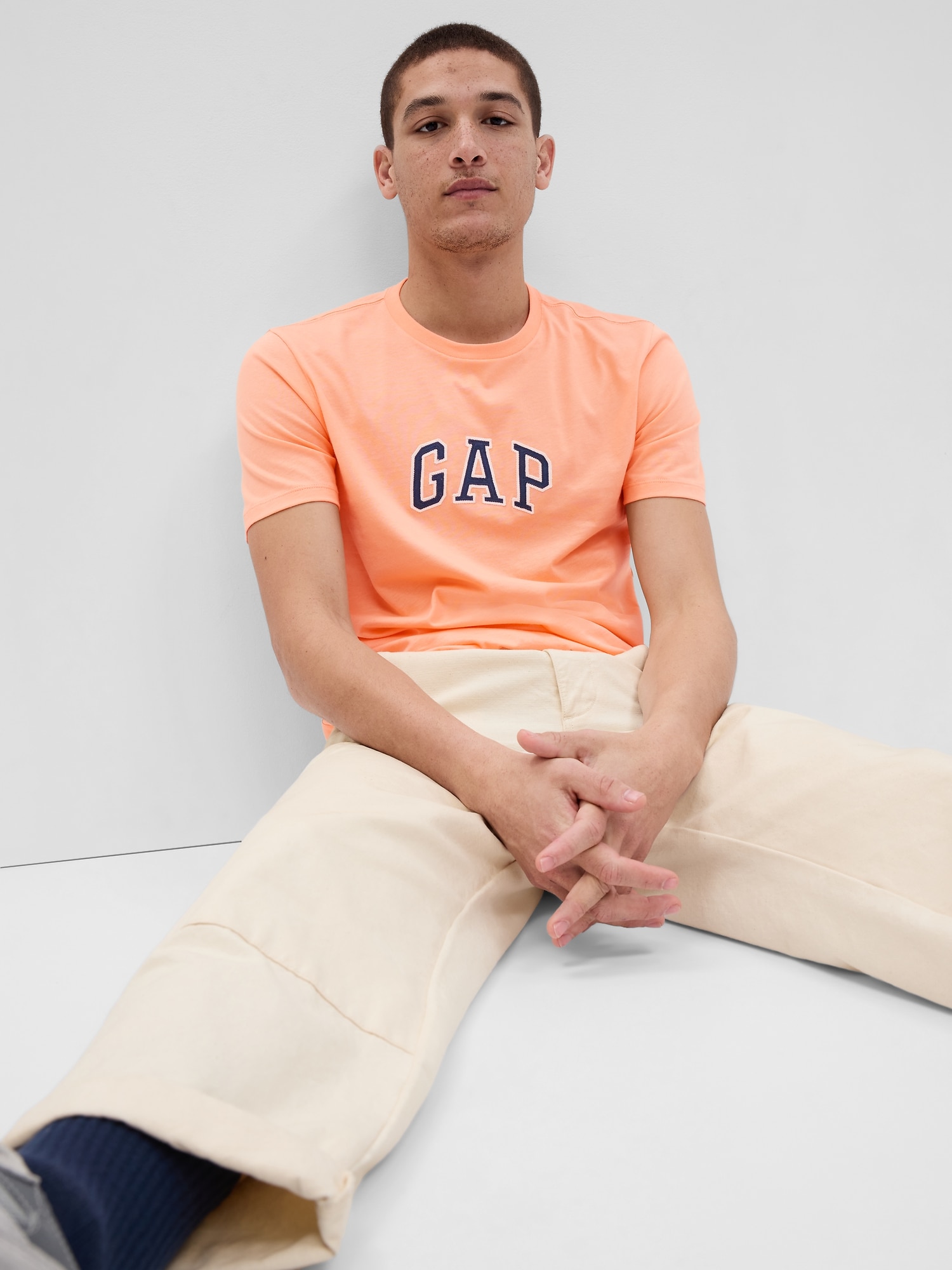 Gap公式オンラインストア | GAPアーチロゴTシャツ(ユニセックス)