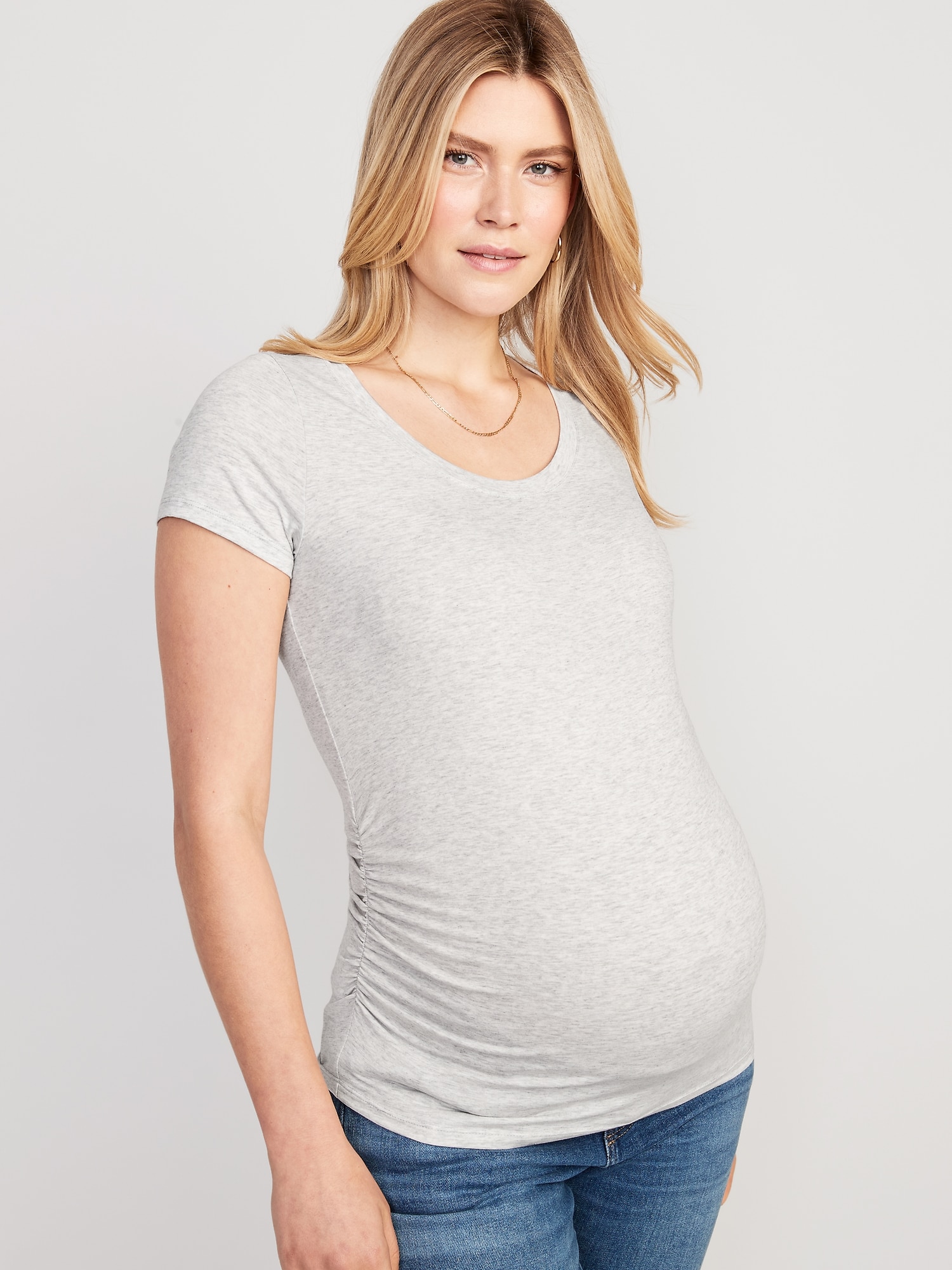 T-SHIRT À ENCOLURE DÉGAGÉE DE MATERNITÉ