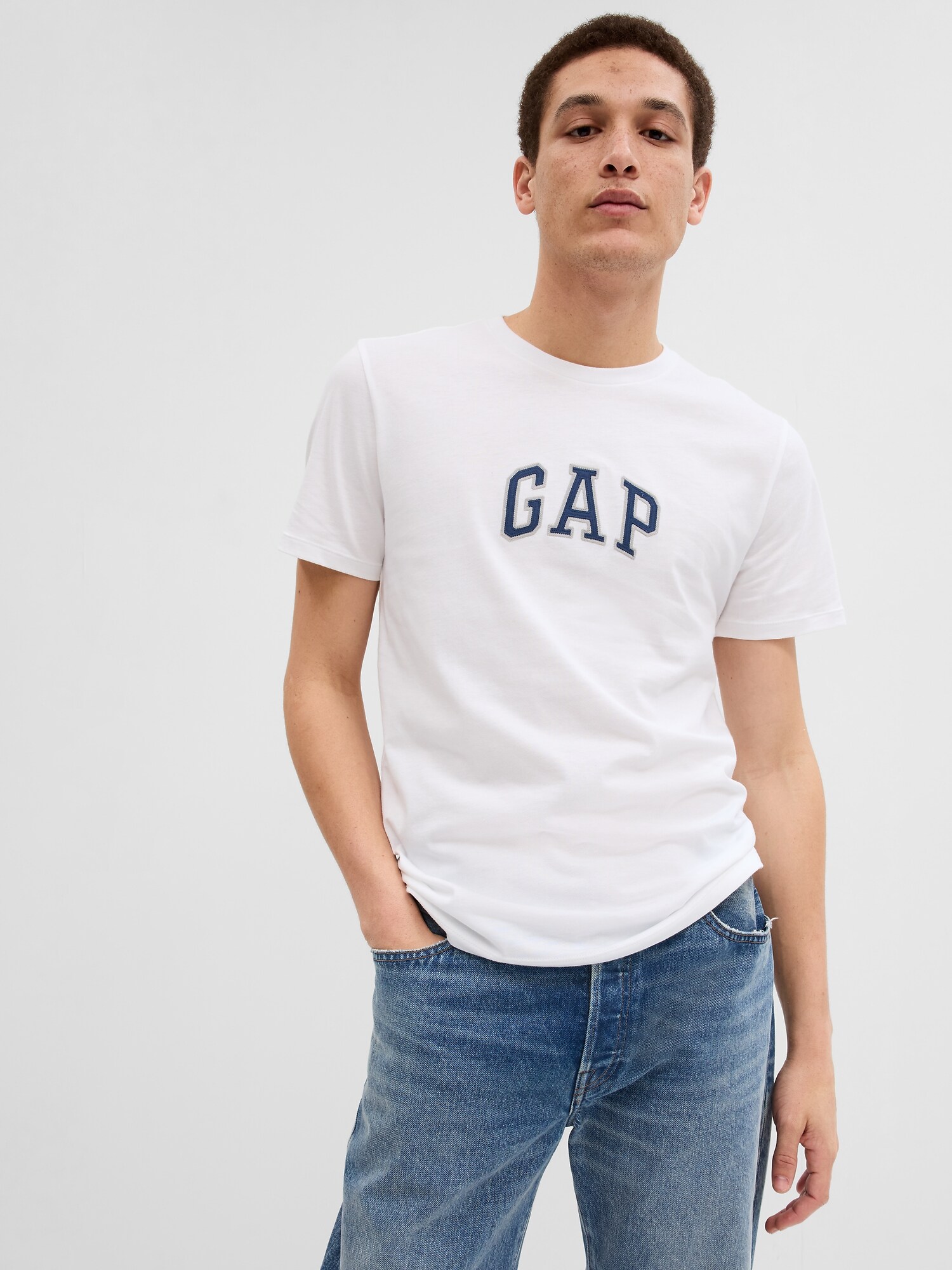 Gap公式オンラインストア GAPアーチロゴTシャツ(ユニセックス)