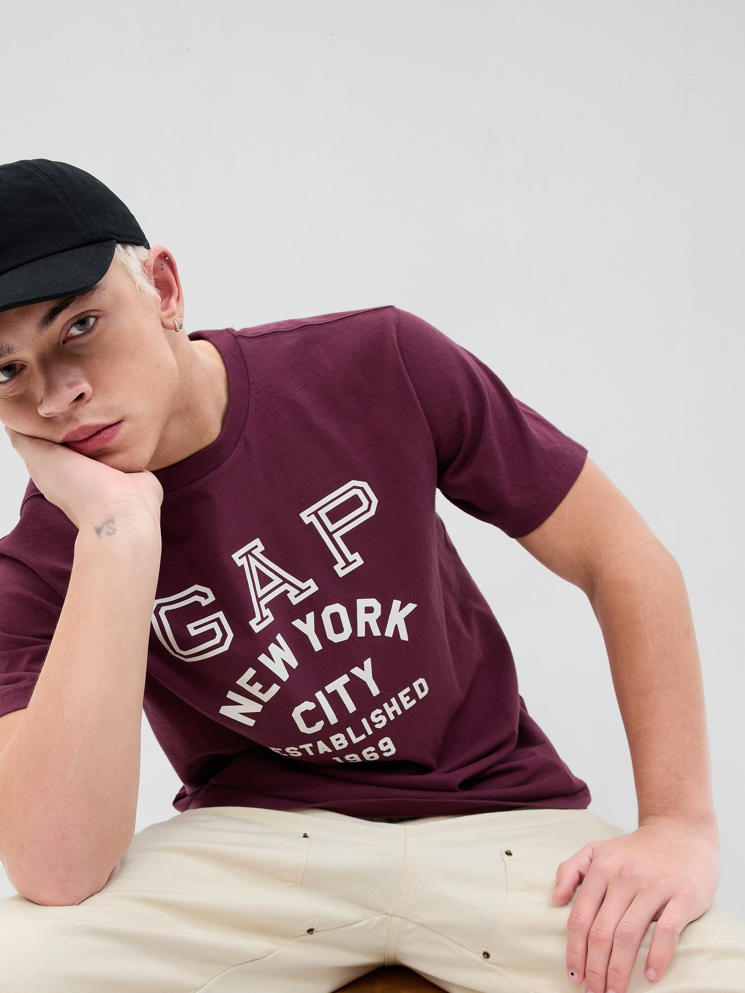 Gap New Yorkロゴ Tシャツ(ユニセックス)