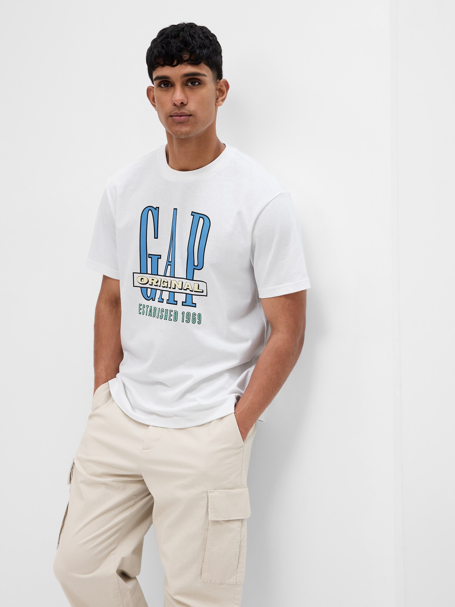 Gap公式オンラインストア GAPロゴ Tシャツ(ユニセックス)