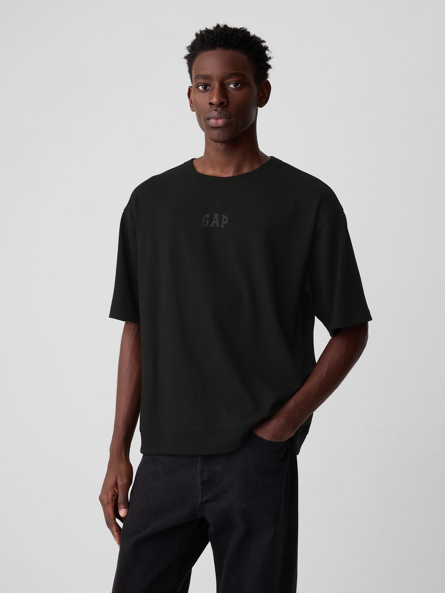 Gap公式オンラインストア | GAPミニアーチロゴ オーバーサイズTシャツ