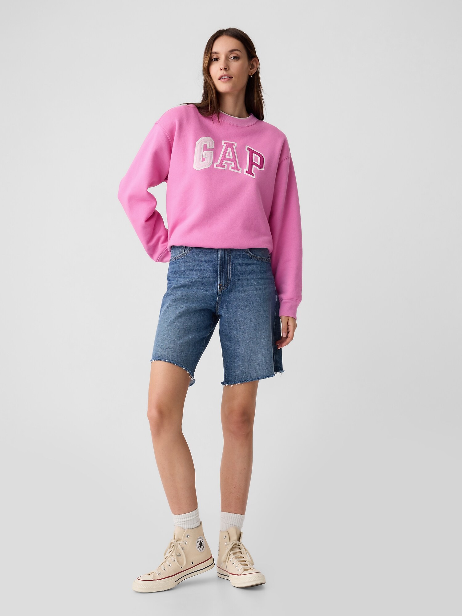 SPORTY & RICH クロップド丈 ロゴ フリース スウェット SPORTY & RICH クロップド丈 ロゴ フリース スウェット