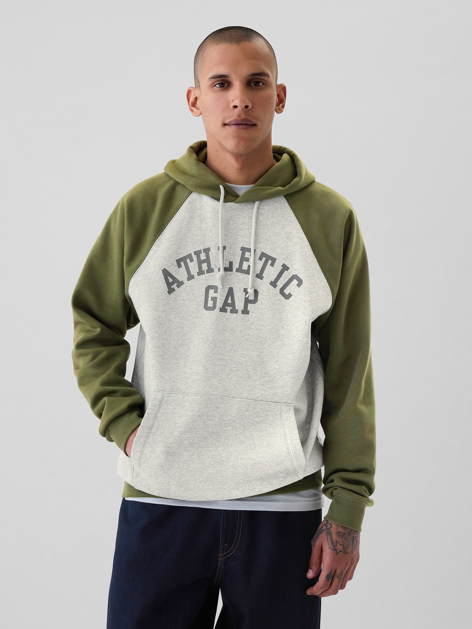 Gap Athleticロゴ パーカー(ユニセックス)