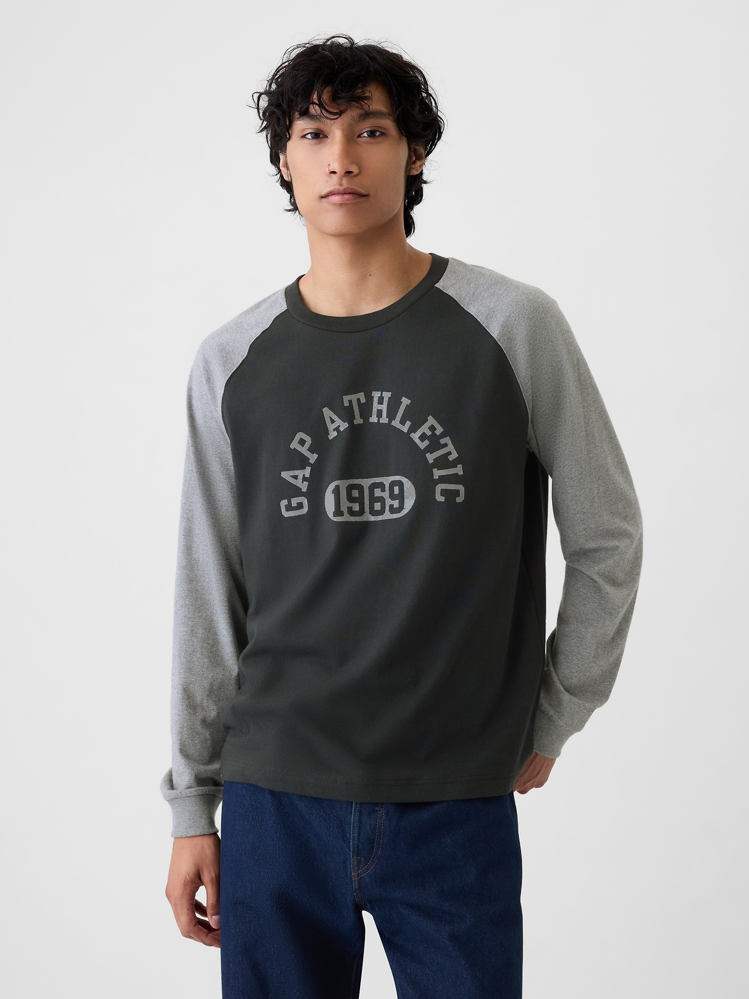 Gap Athleticロゴ ラグランtシャツ(ユニセックス)