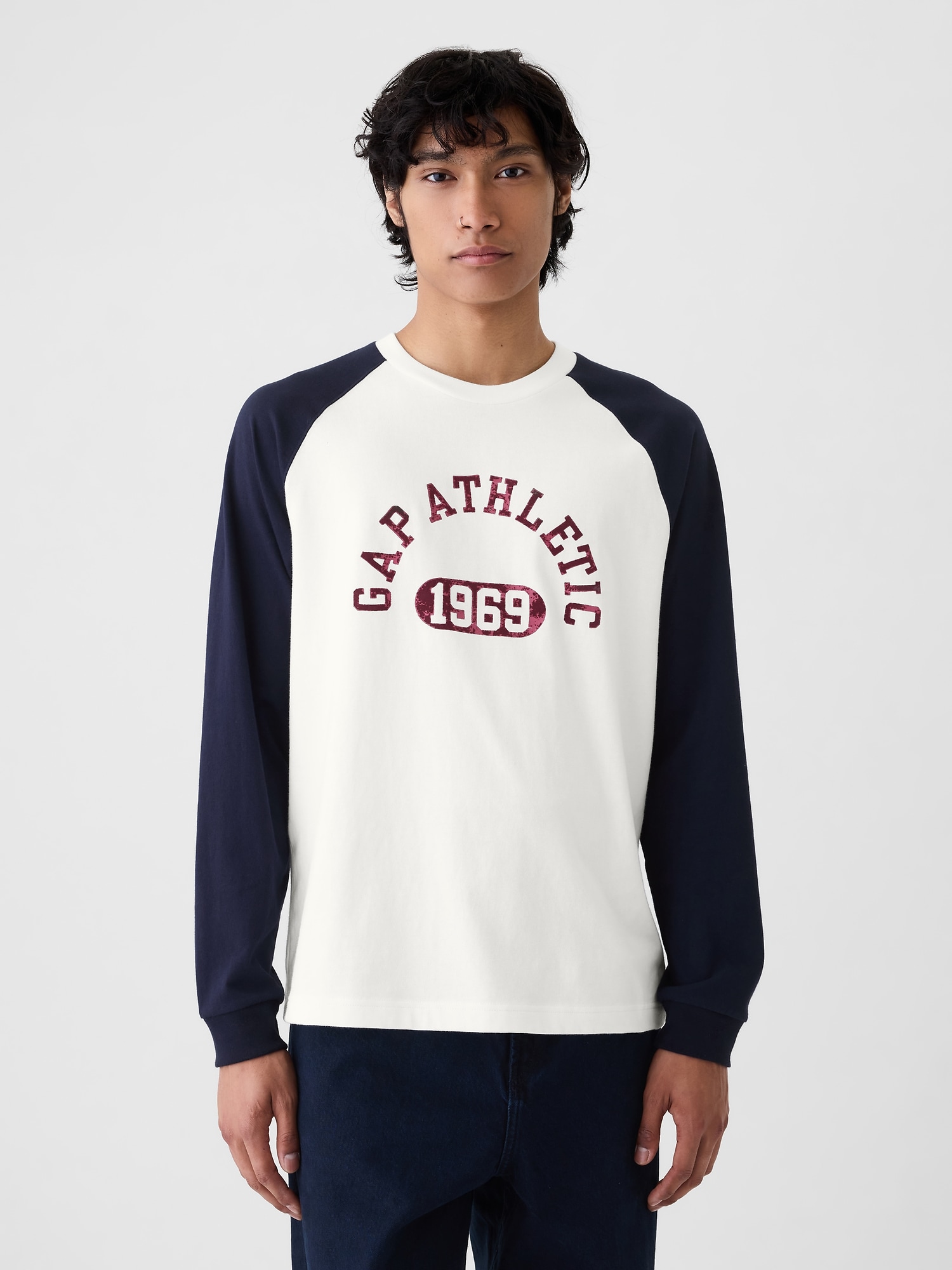 Gap Athleticロゴ ラグランtシャツ(ユニセックス)