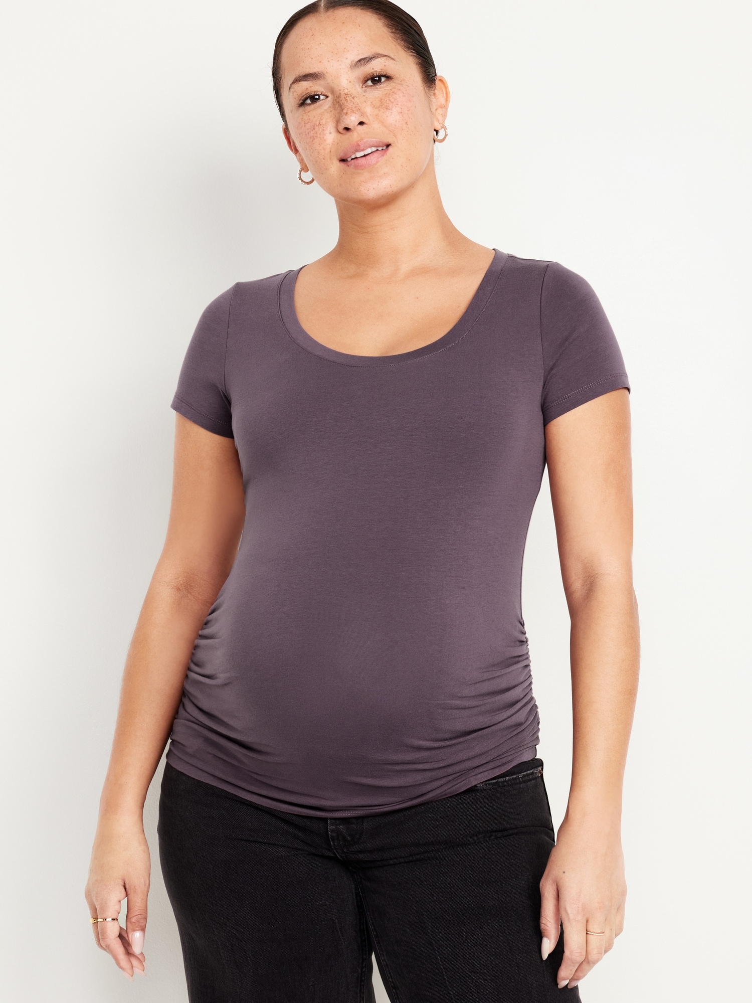 T-SHIRT À ENCOLURE DÉGAGÉE DE MATERNITÉ