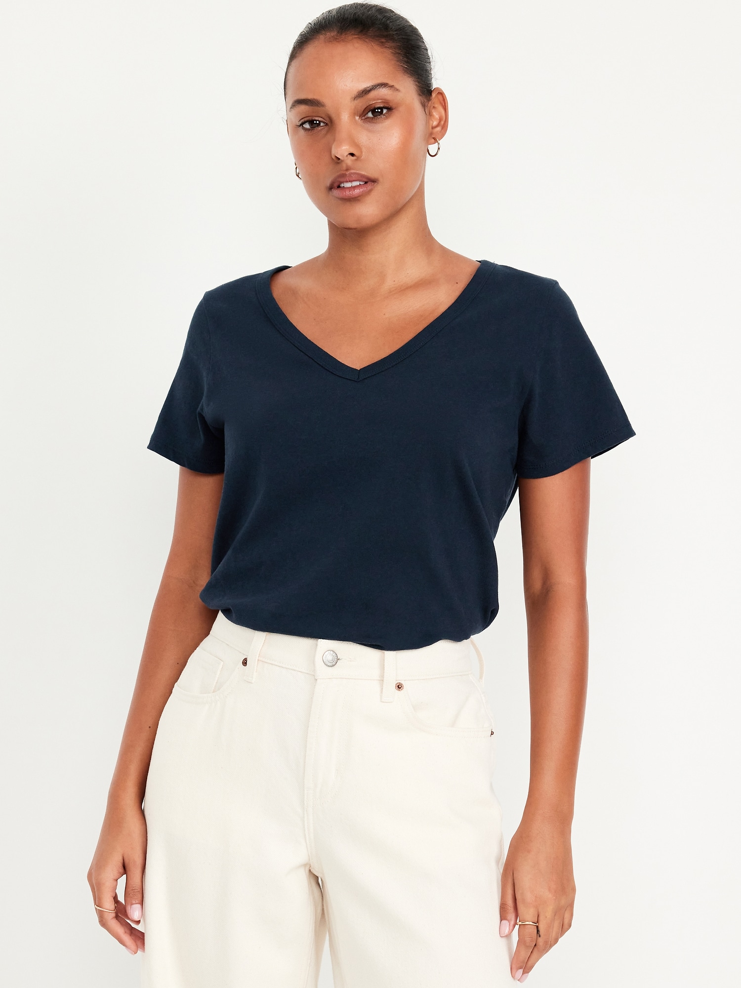 T-SHIRT PASSE-PARTOUT À ENCOLURE EN V