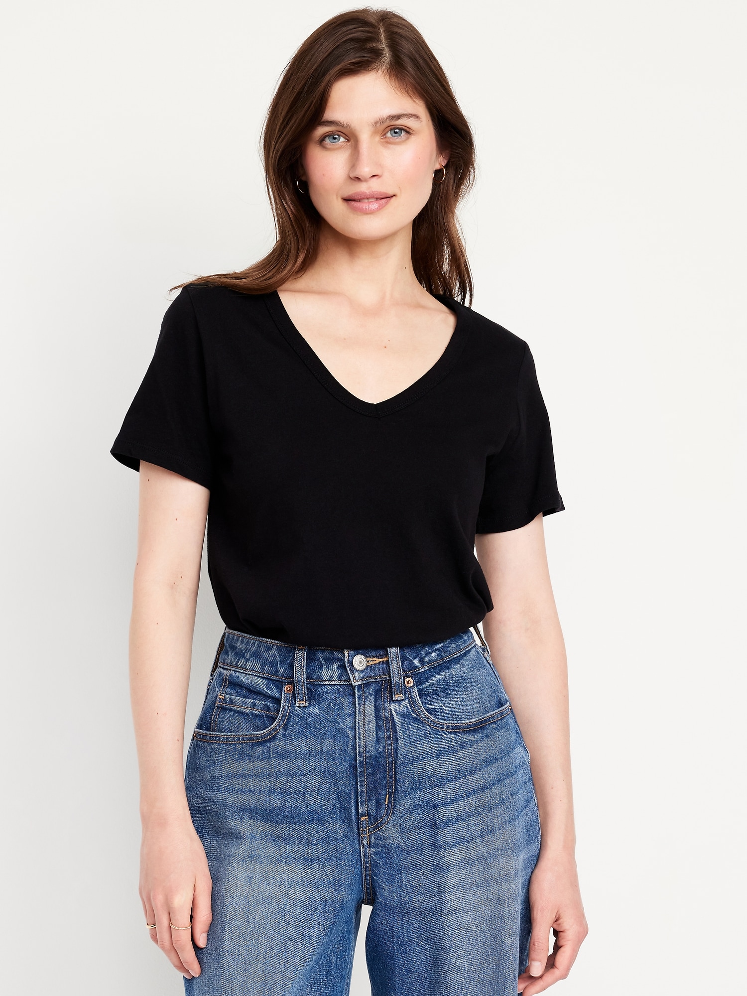 T-SHIRT PASSE-PARTOUT À ENCOLURE EN V