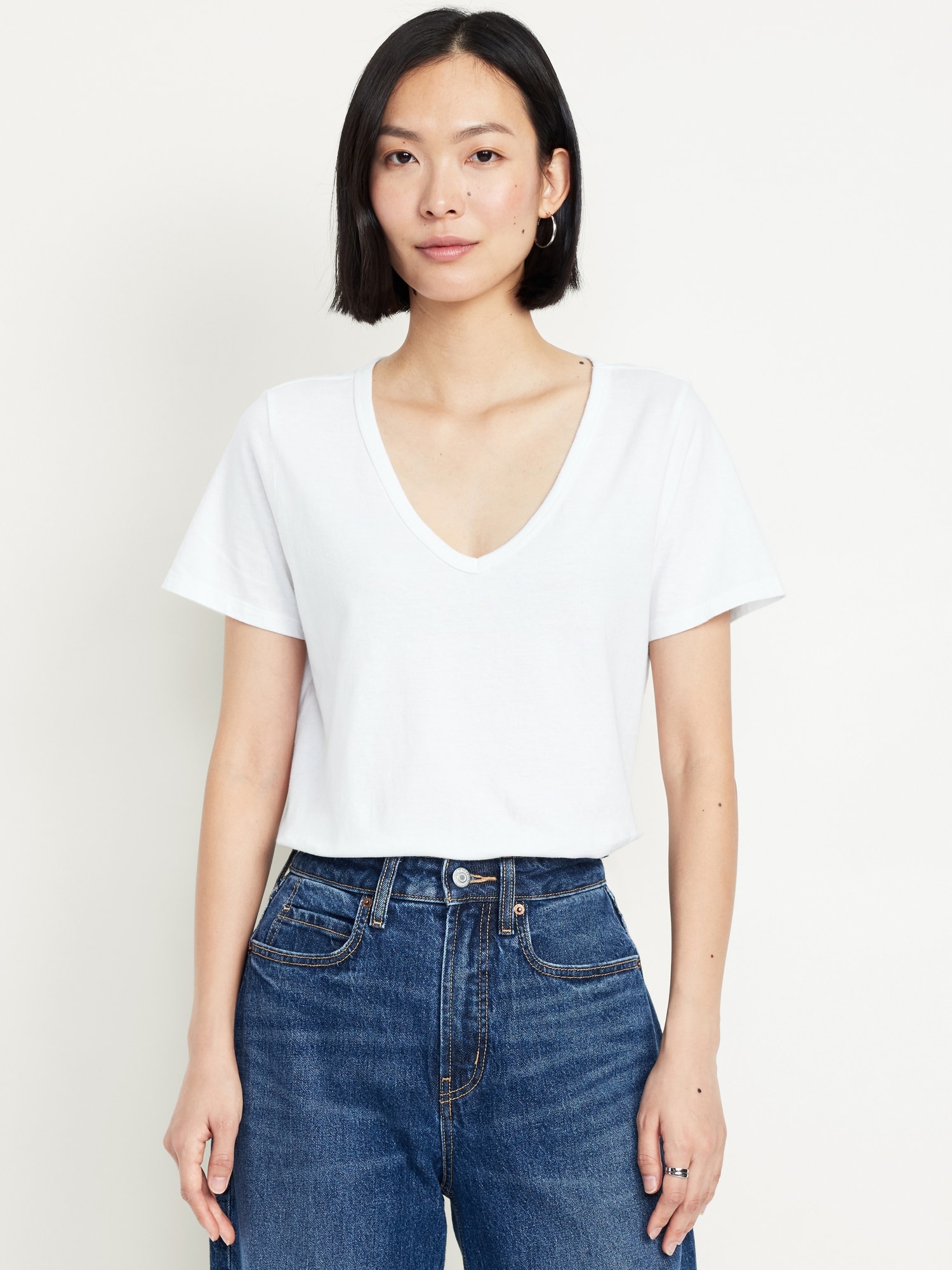 T-SHIRT PASSE-PARTOUT À ENCOLURE EN V