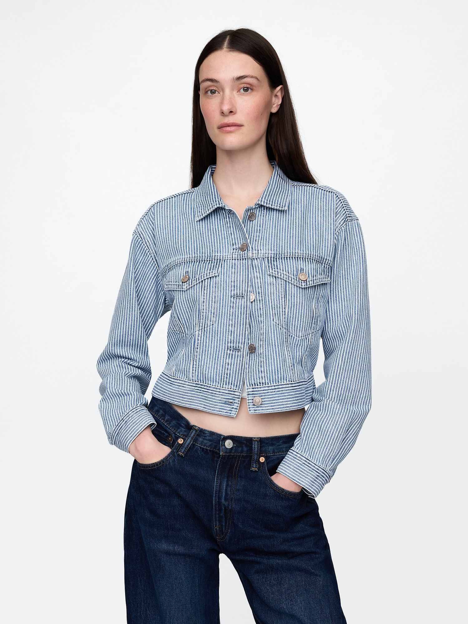 VESTE EMBLÉMATIQUE COURTE EN DENIM RAYÉ DOUCEUR SUPRÊME
