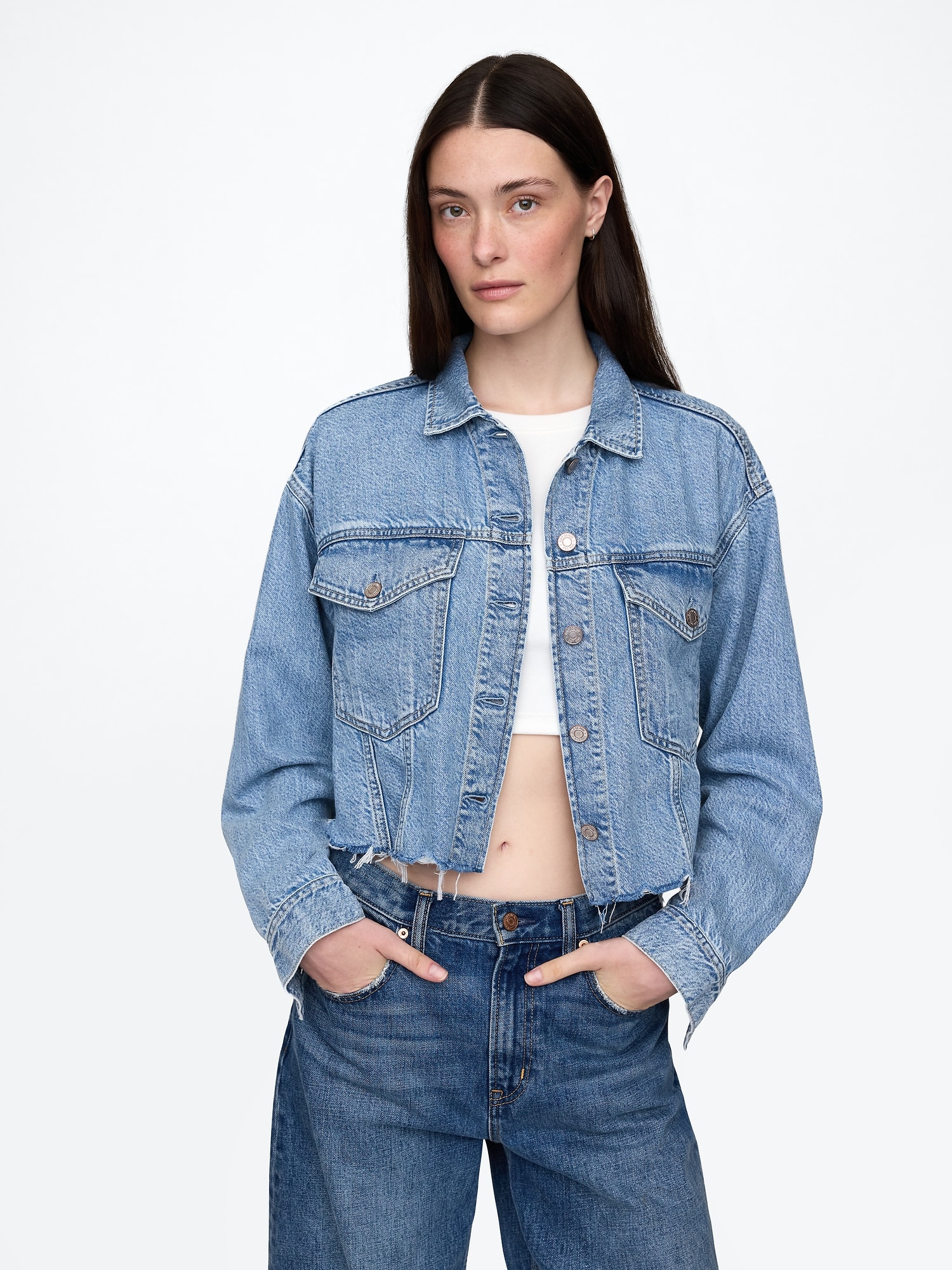 VESTE COURTE EN DENIM EMBLÉMATIQUE DOUCEUR SUPRÊME