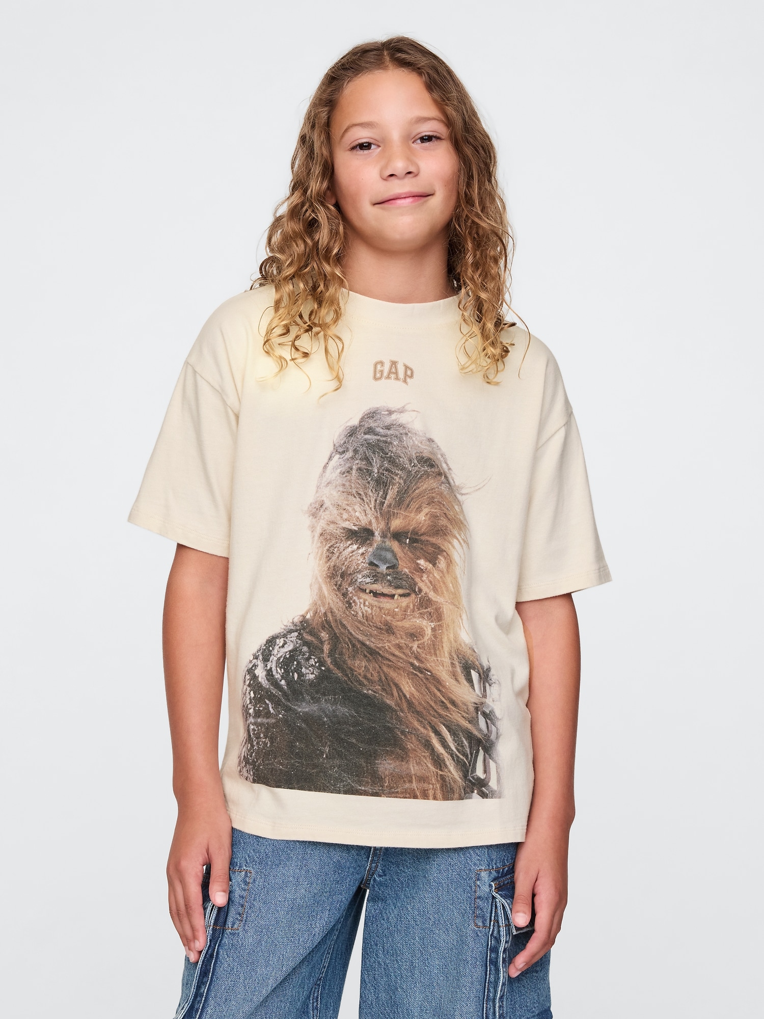 優しく心地良い肌触りのコットンTシャツ クル-ネック 半袖 『スタ-・ウォ-ズ』のフロントグラフィック、バリエ-ションあり フロントにGAPロゴが入ったものなどバリエ-ションあり この商品はジェンダ-