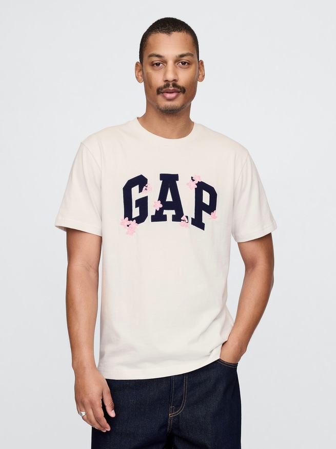 Gap公式オンラインストア | SAKURA GAPロゴTシャツ