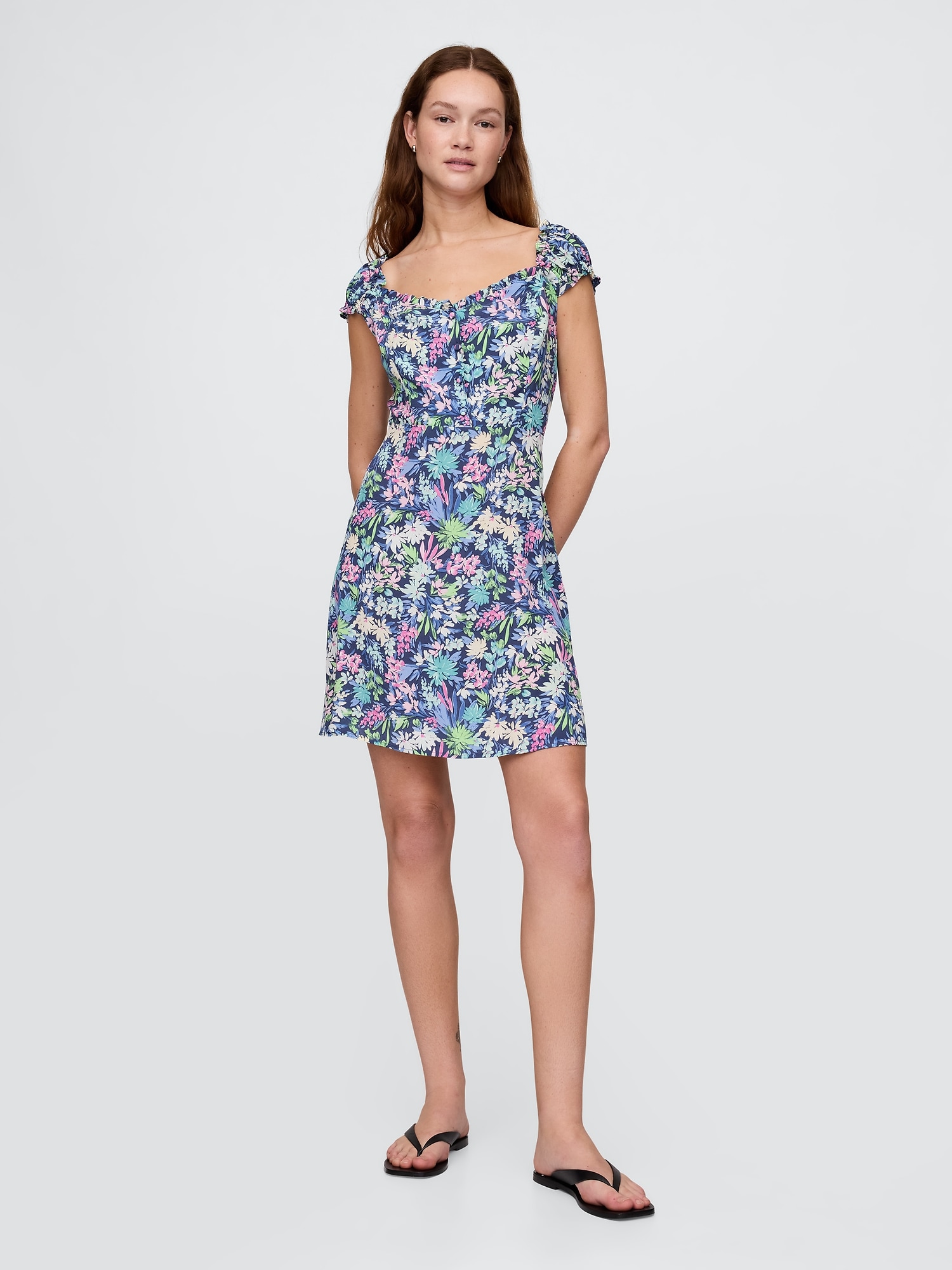 ROBE COURTE À DÉCOLLETÉ EN CŒUR À MANCHES BOUFFANTES