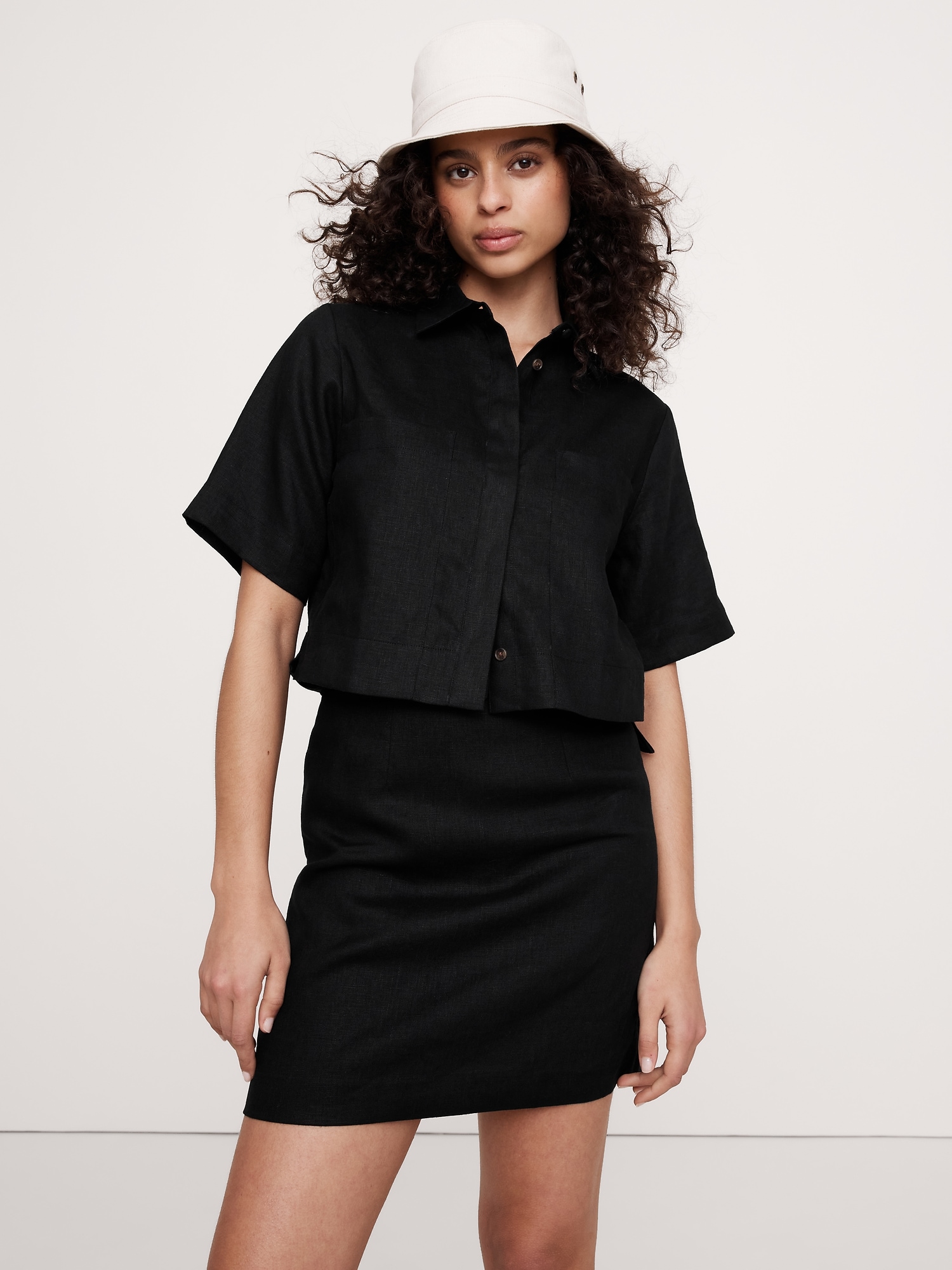 CHEMISIER COURTE CARRÉE EN LIN