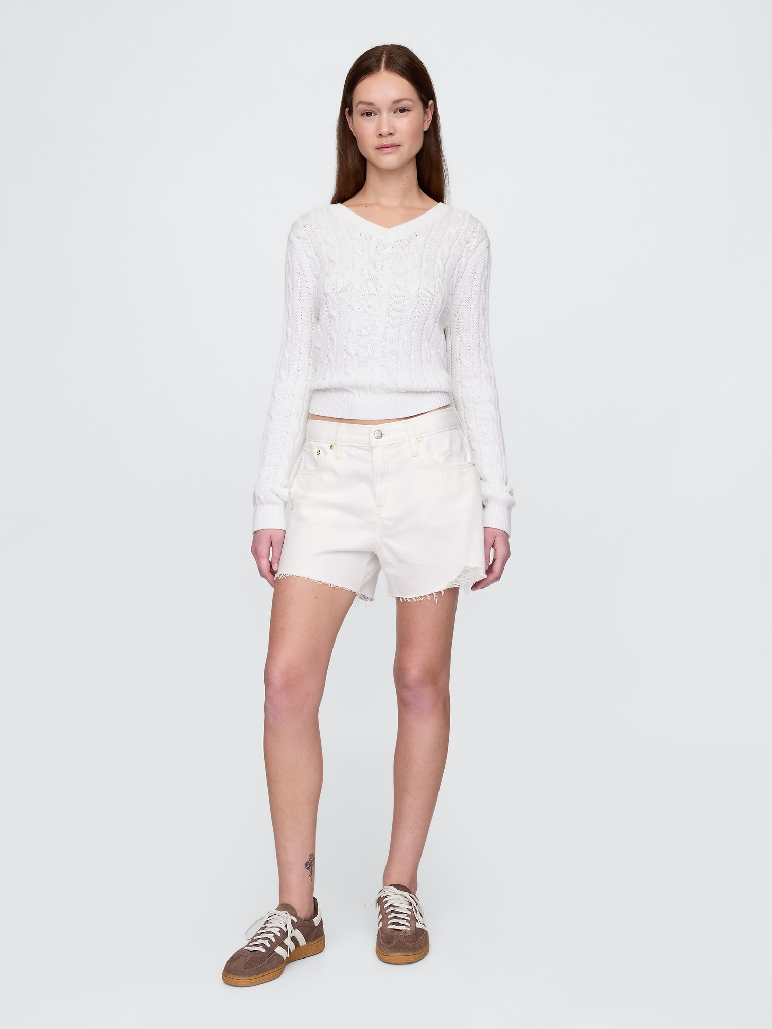 SHORT DÉCONTRACTÉ TAILLE BASSE MOYENNE EN DENIM COUPÉ DOUCEUR SUPRÊME, ENTREJAMBE DE 10 CM