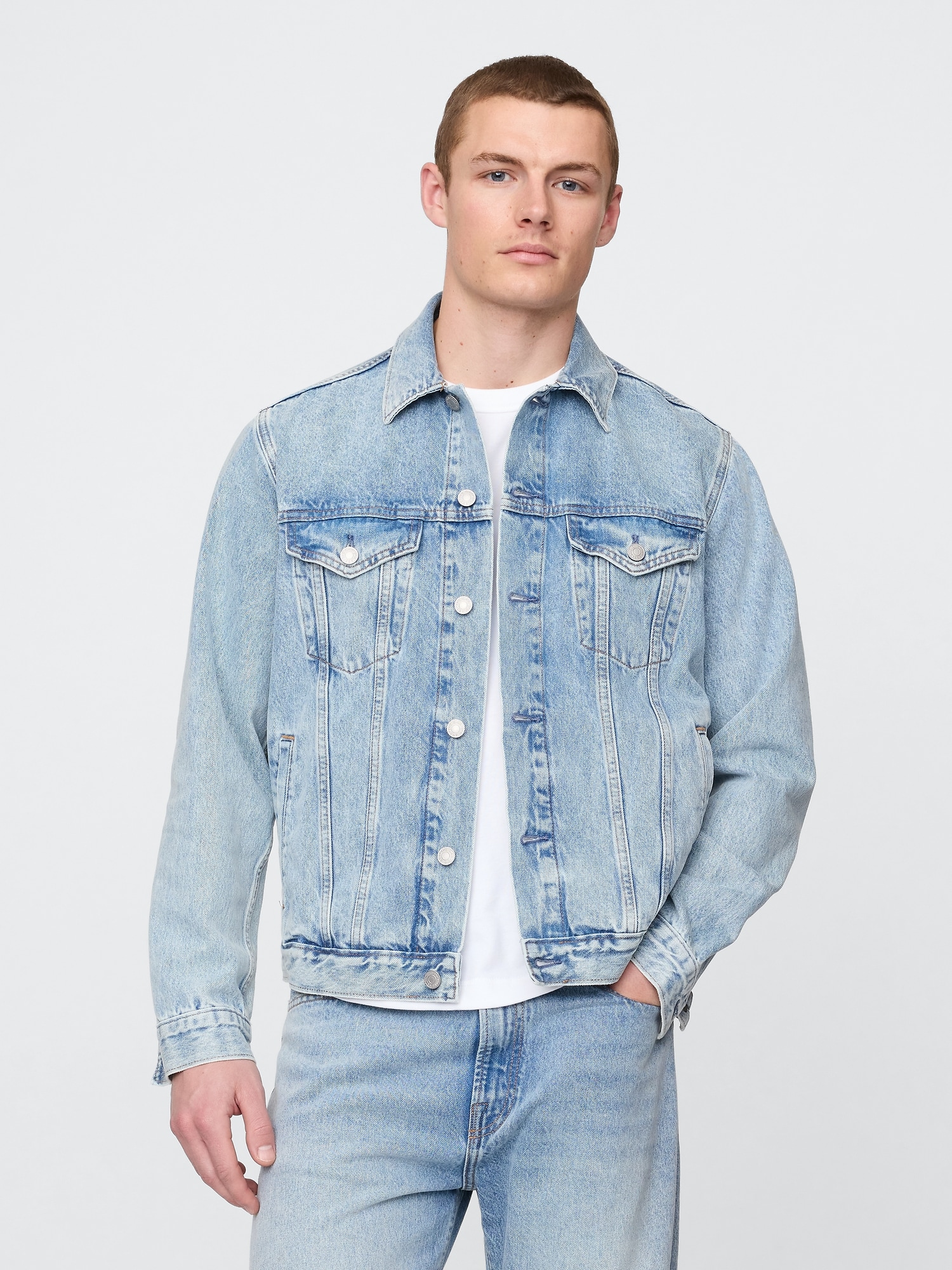 VESTE EN DENIM EMBLÉMATIQUE CLASSIQUE