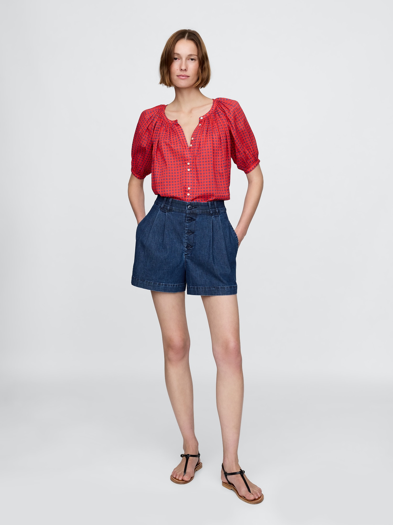 Gap Gap × DÔEN ハイライズ プリーツ デニムトラウザーショートパンツ Gap Gap × DÔEN ハイライズ プリーツ デニムトラウザーショートパンツ
