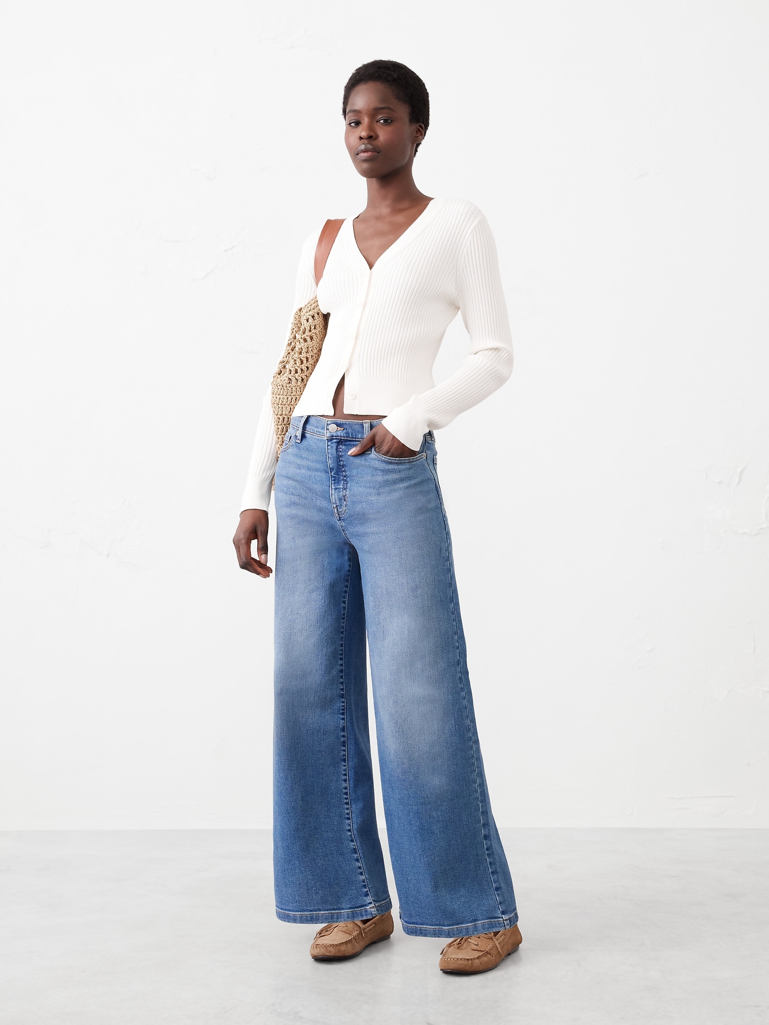 Wide-Leg  High-Rise Jean