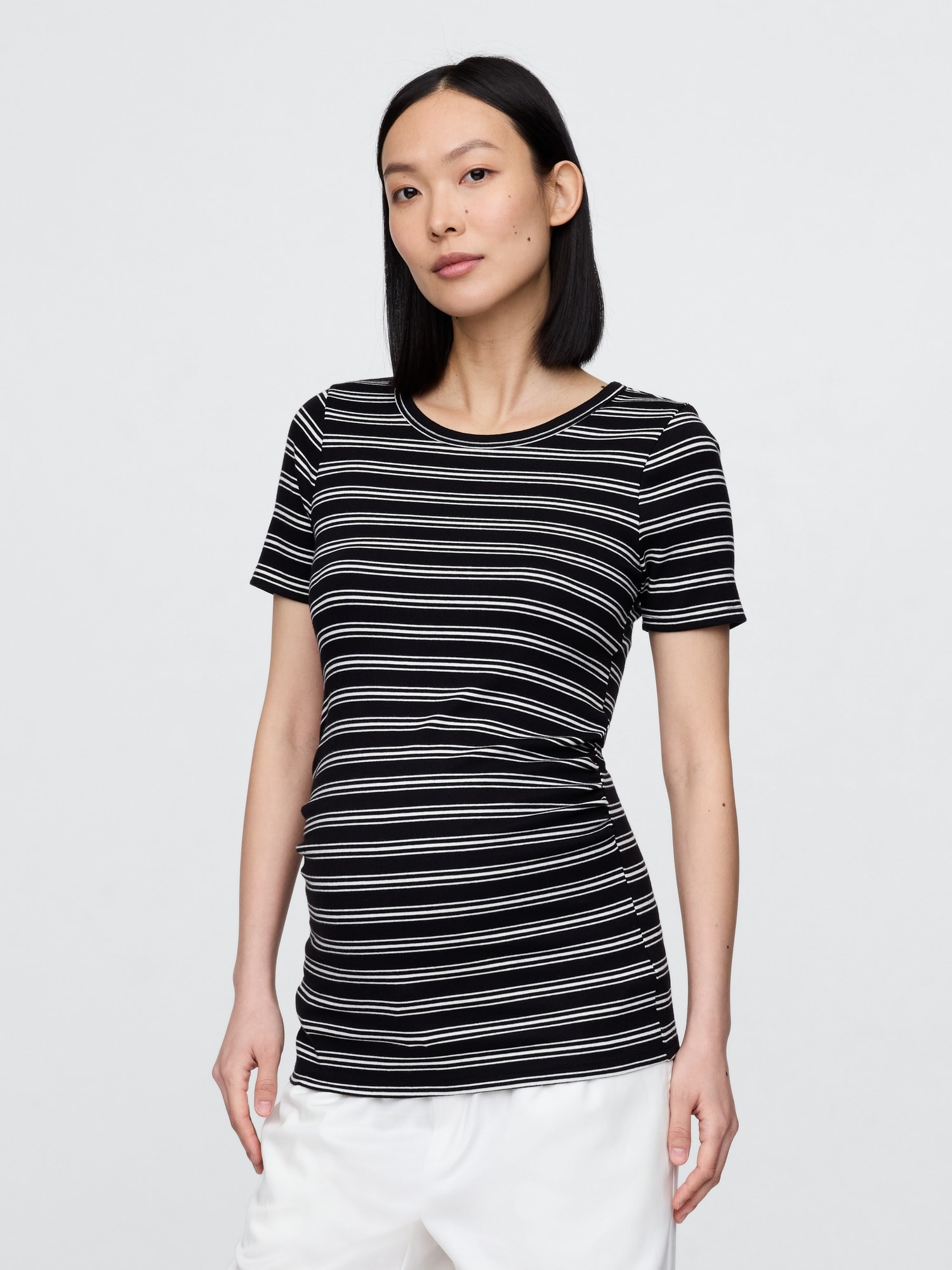 T-SHIRT RAS DU COU MODERNE DE MATERNITÉ