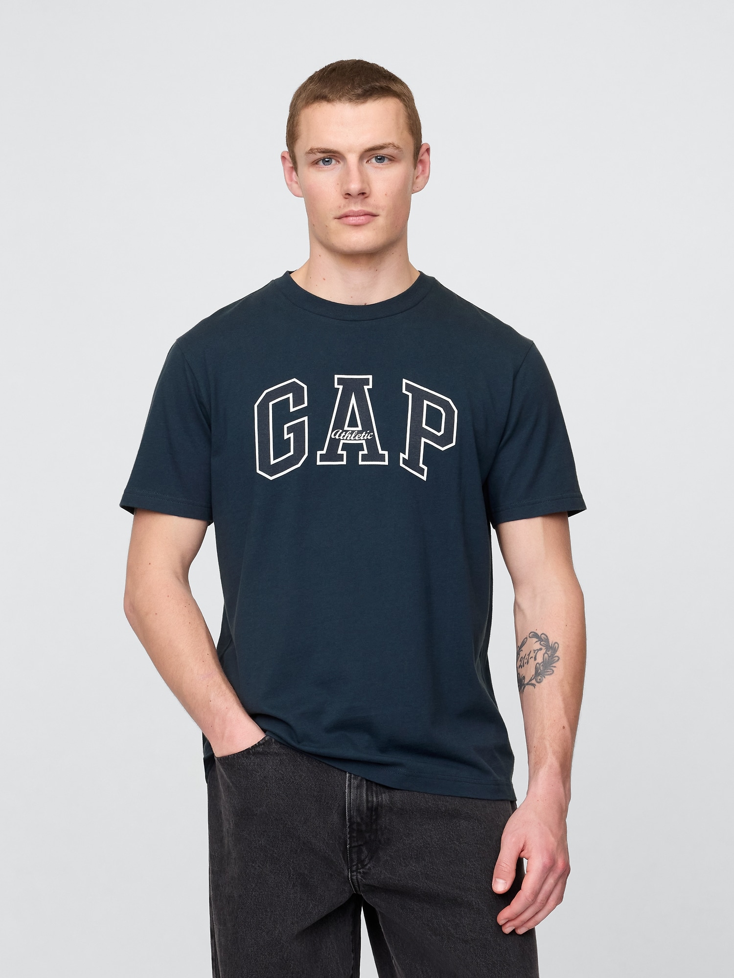 T-SHIRT À LOGO GAP INCURVÉ