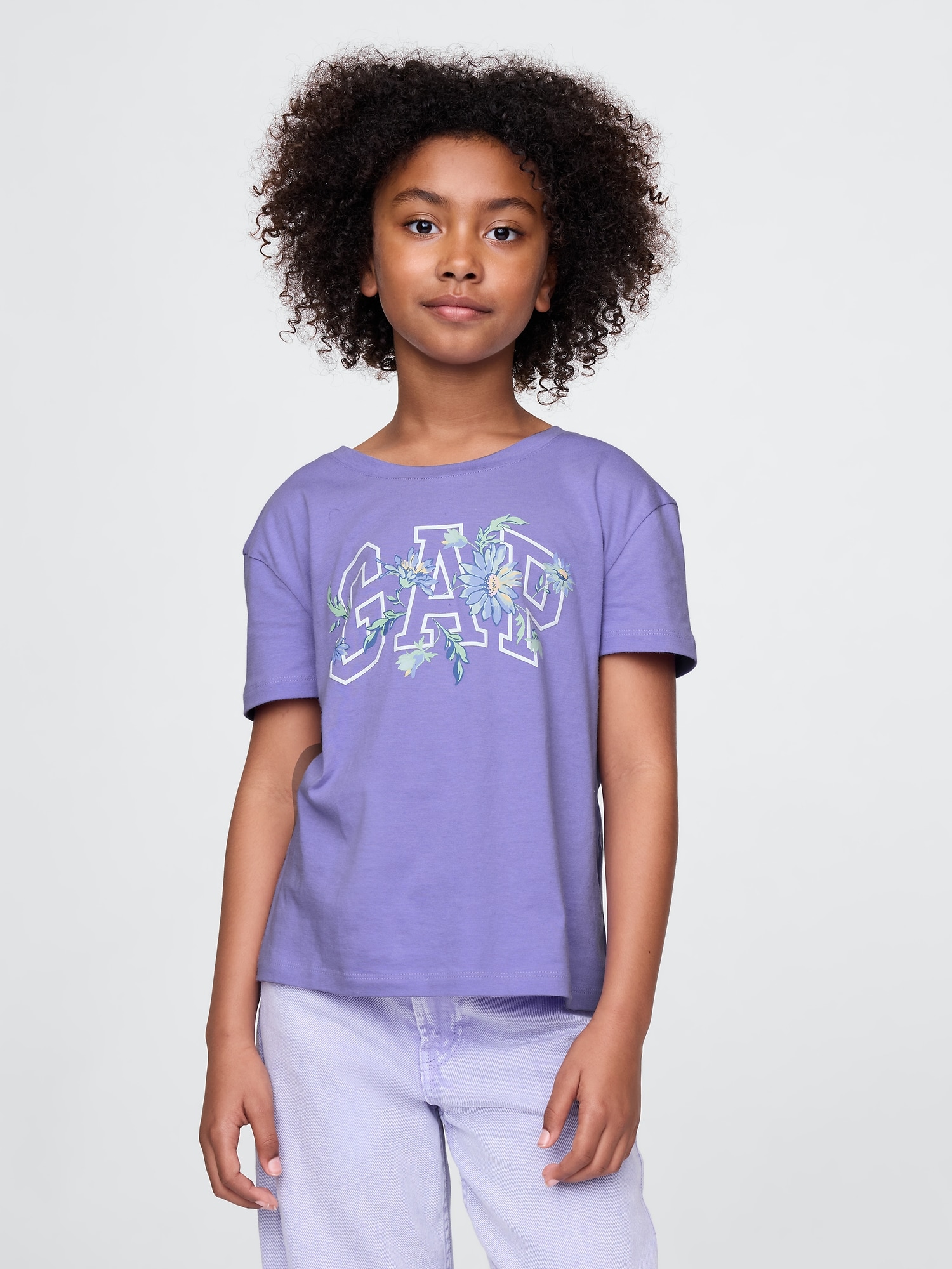 Gap GAPロゴ グラフィックTシャツ (キッズ) Gap GAPロゴ グラフィックTシャツ (キッズ)
