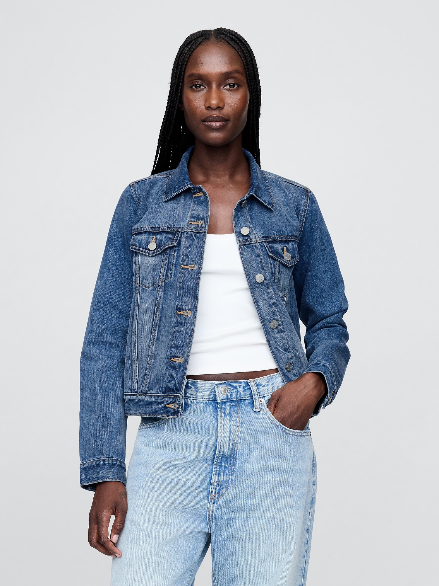 VESTE EN DENIM EMBLÉMATIQUE