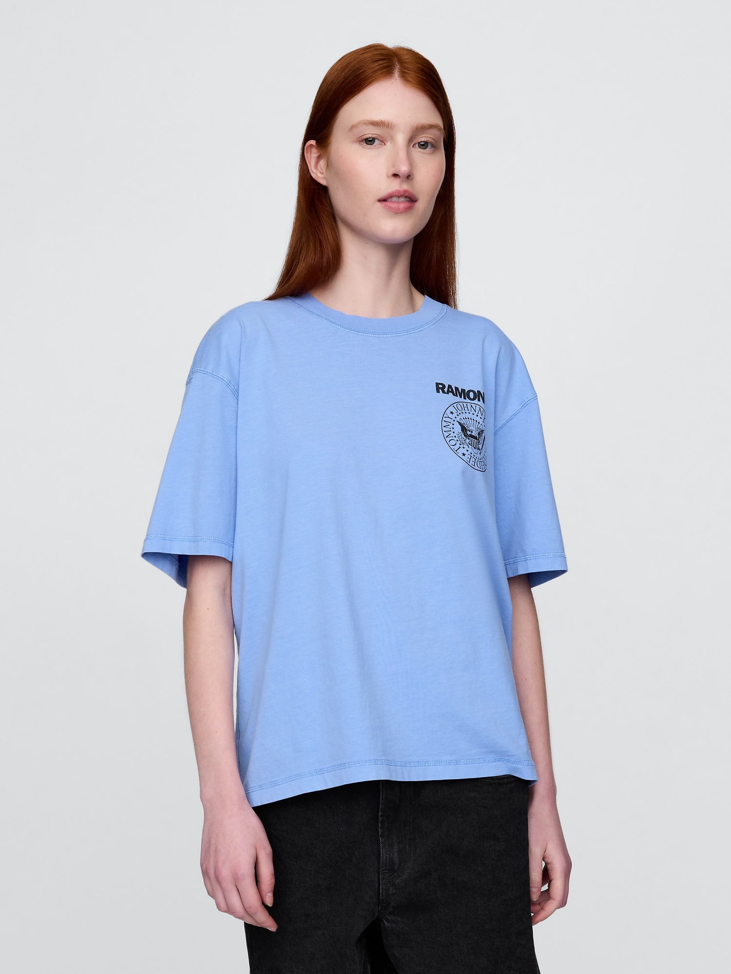Gap ヘビーウェイト クロップド ラモーンズ グラフィックTシャツ Gap ヘビーウェイト クロップド ラモーンズ グラフィックTシャツ