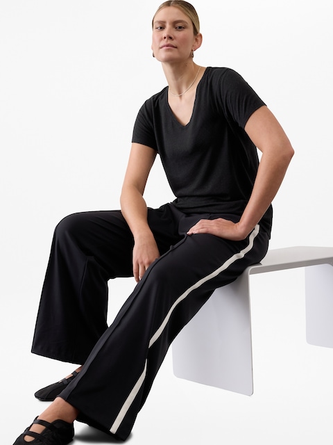 Getaway Linen Blend V-Neck Tee