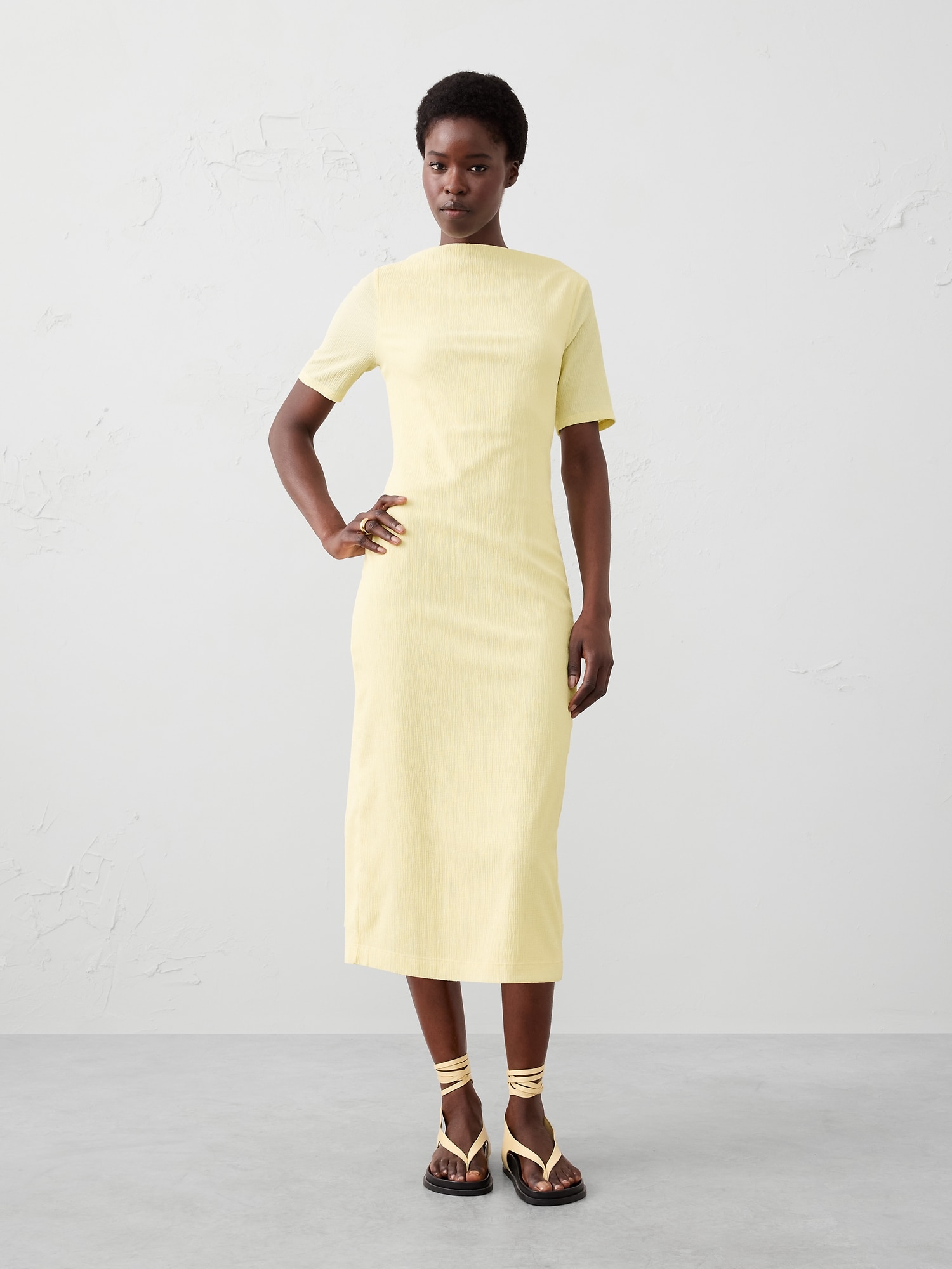 ROBE MI-LONGUE EN TRICOT FROISSÉ