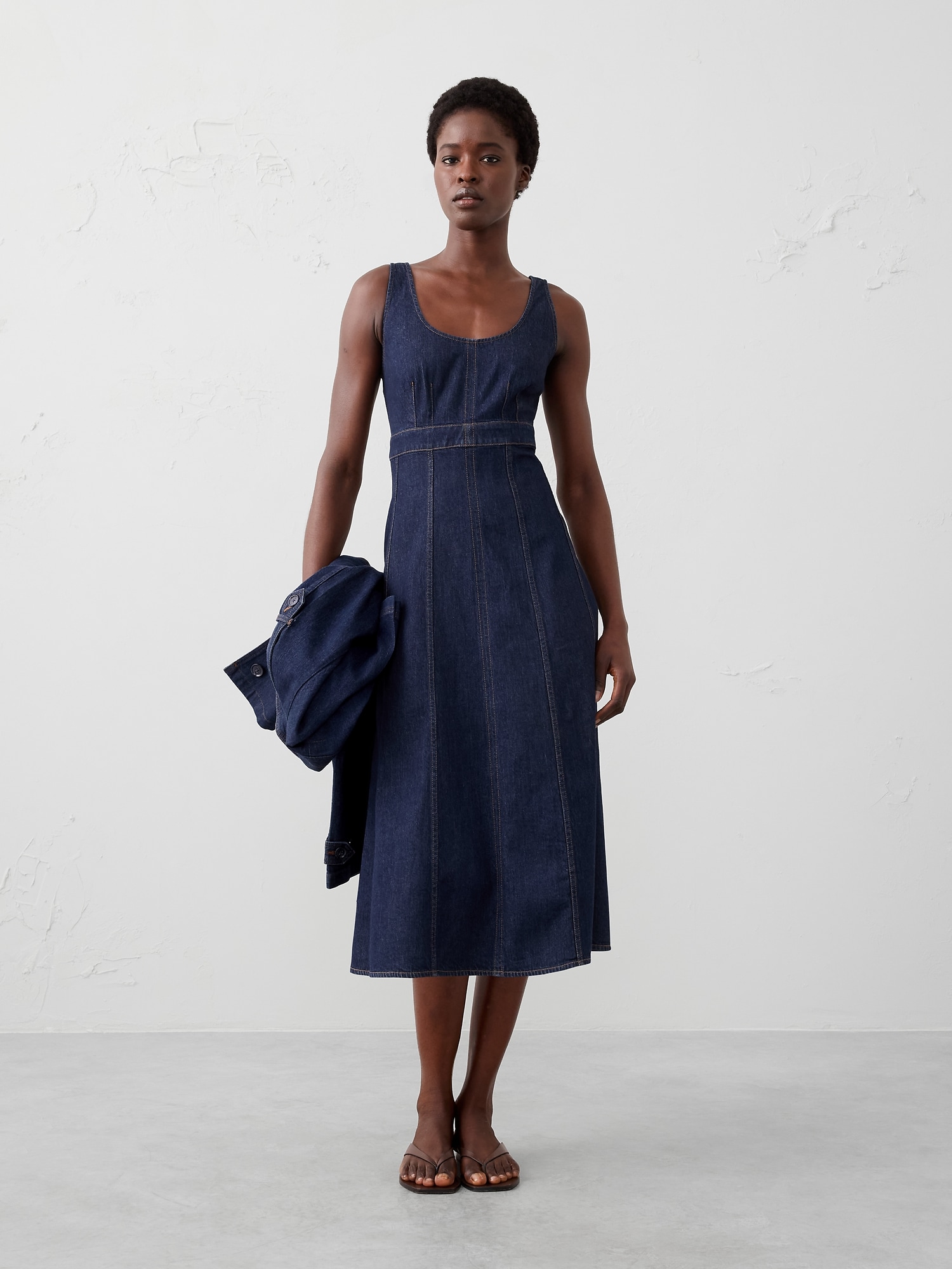 ROBE MI-LONGUE EN DENIM À TAILLE EMPIRE