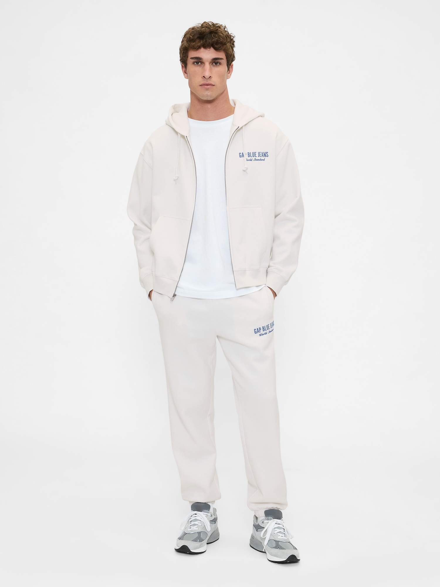 GAP セットアップ ジップアップ パーカー スウェットパンツ Gapロゴ】ジップアップパーカーセットアップのスタイリング