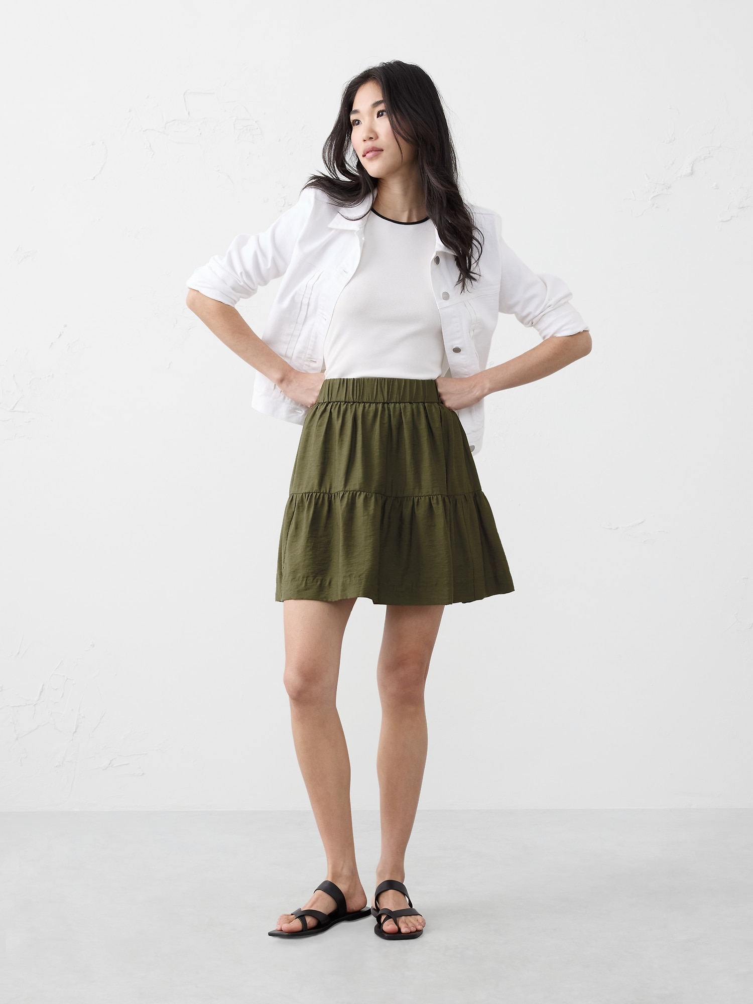 JUPE COURTE À VOLANTS