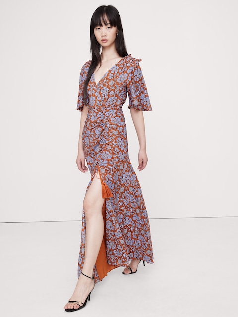 ROBE LONGUE À MANCHES FLOTTANTES EN CRÊPE EXTENSIBLE