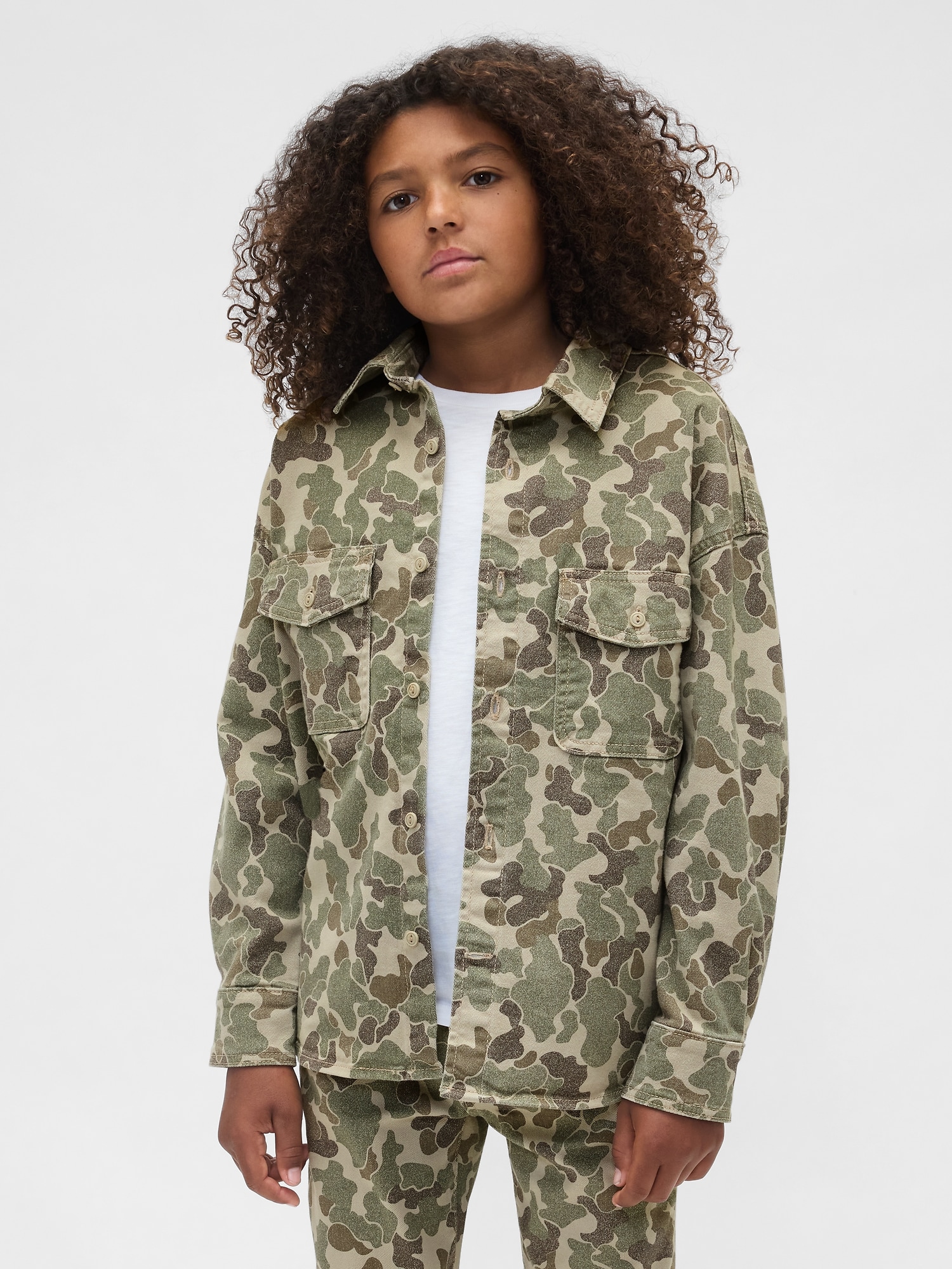 Gap リラックス カモフラージュ デニムシャツ (キッズ) Gap リラックス カモフラージュ デニムシャツ (キッズ)