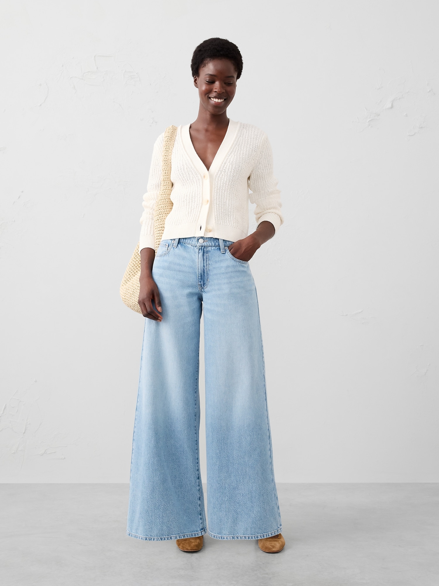 Wide-Leg Mid-Rise Baggy Jean