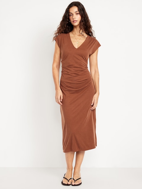 ROBE MI-LONGUE AJUSTÉE ET ÉVASÉE À FRONCES