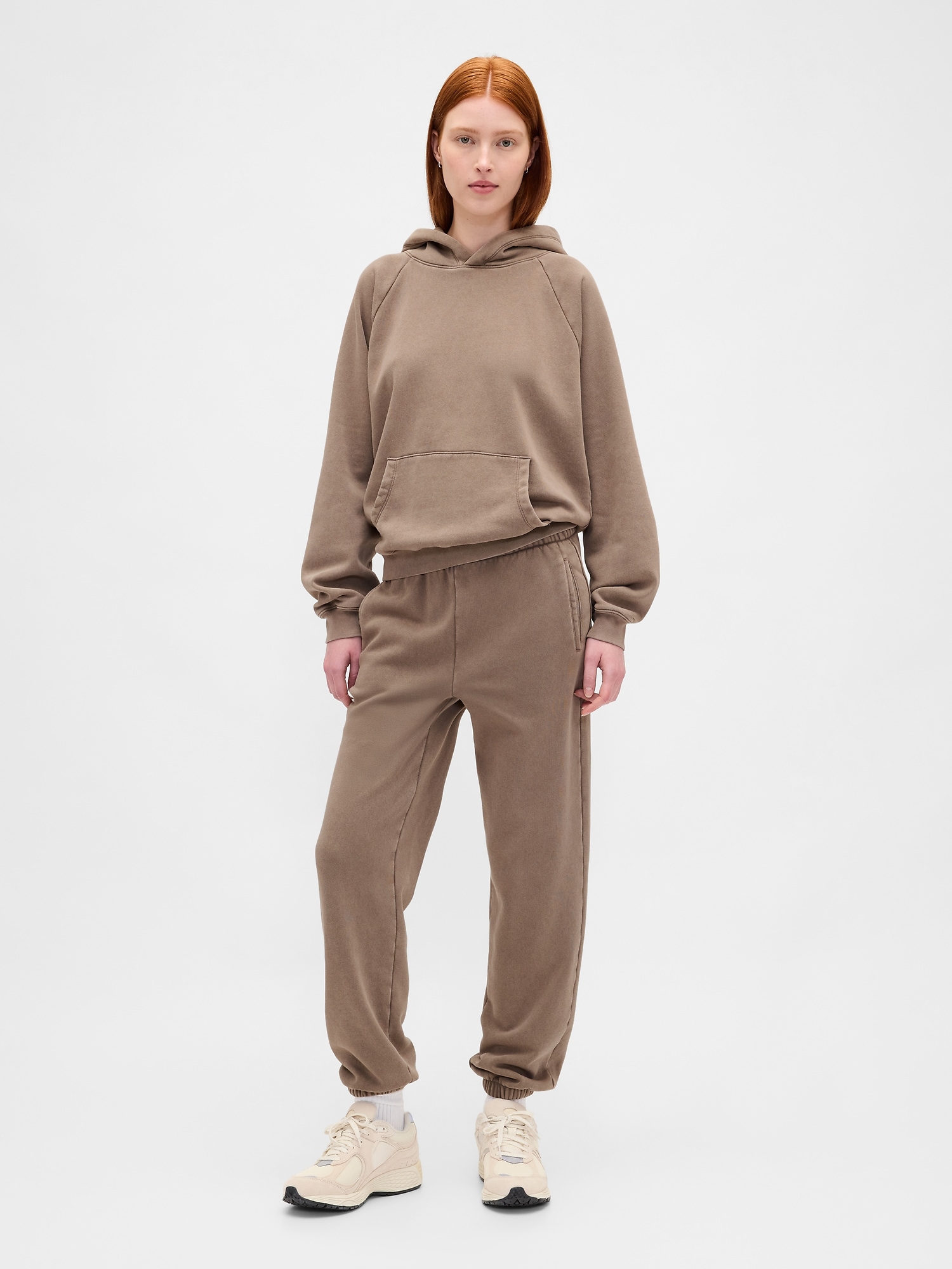 GAP パープル スウェット セットアップ 春色セットアップ【ムーディパープル】のスタイリング | Gap公式