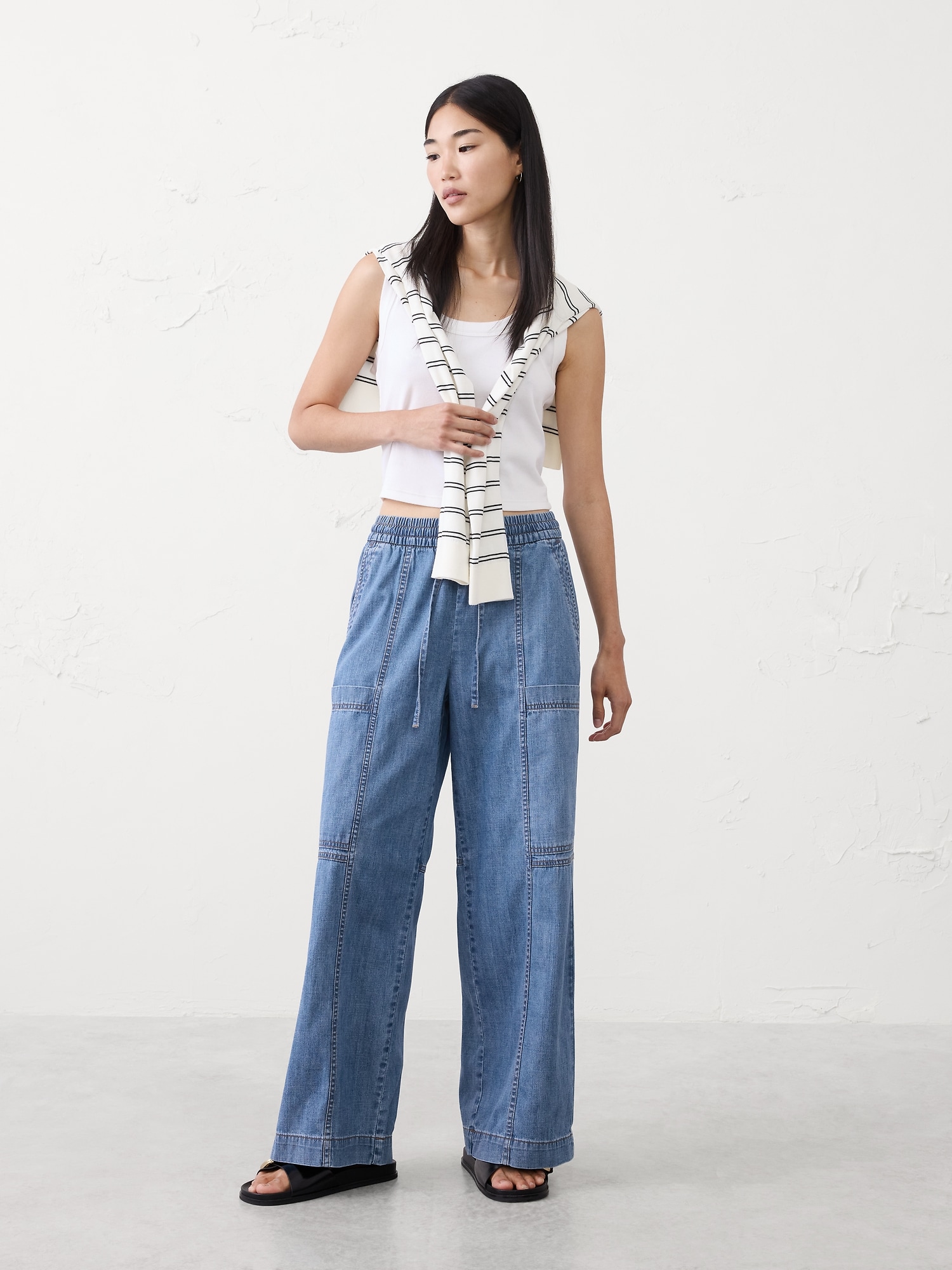 Wide-Leg Mid-Rise Cargo Pull-On Jean