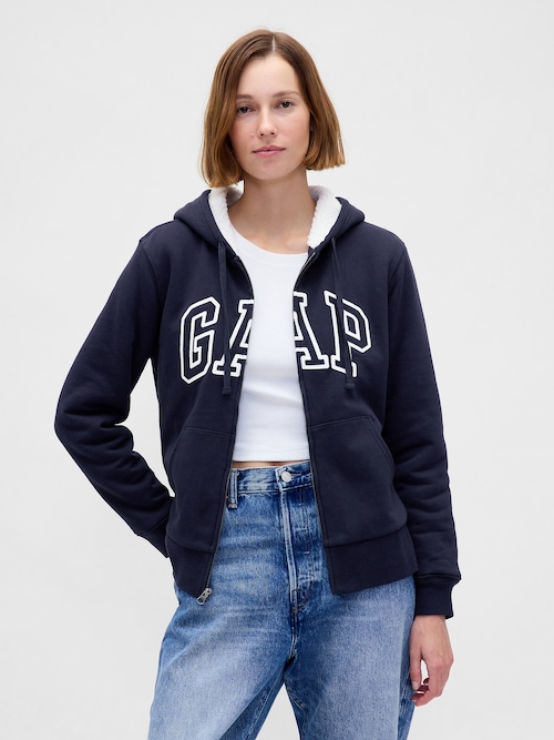 リラックスフィット GAPロゴ 裏ボア ジップアップパーカー
