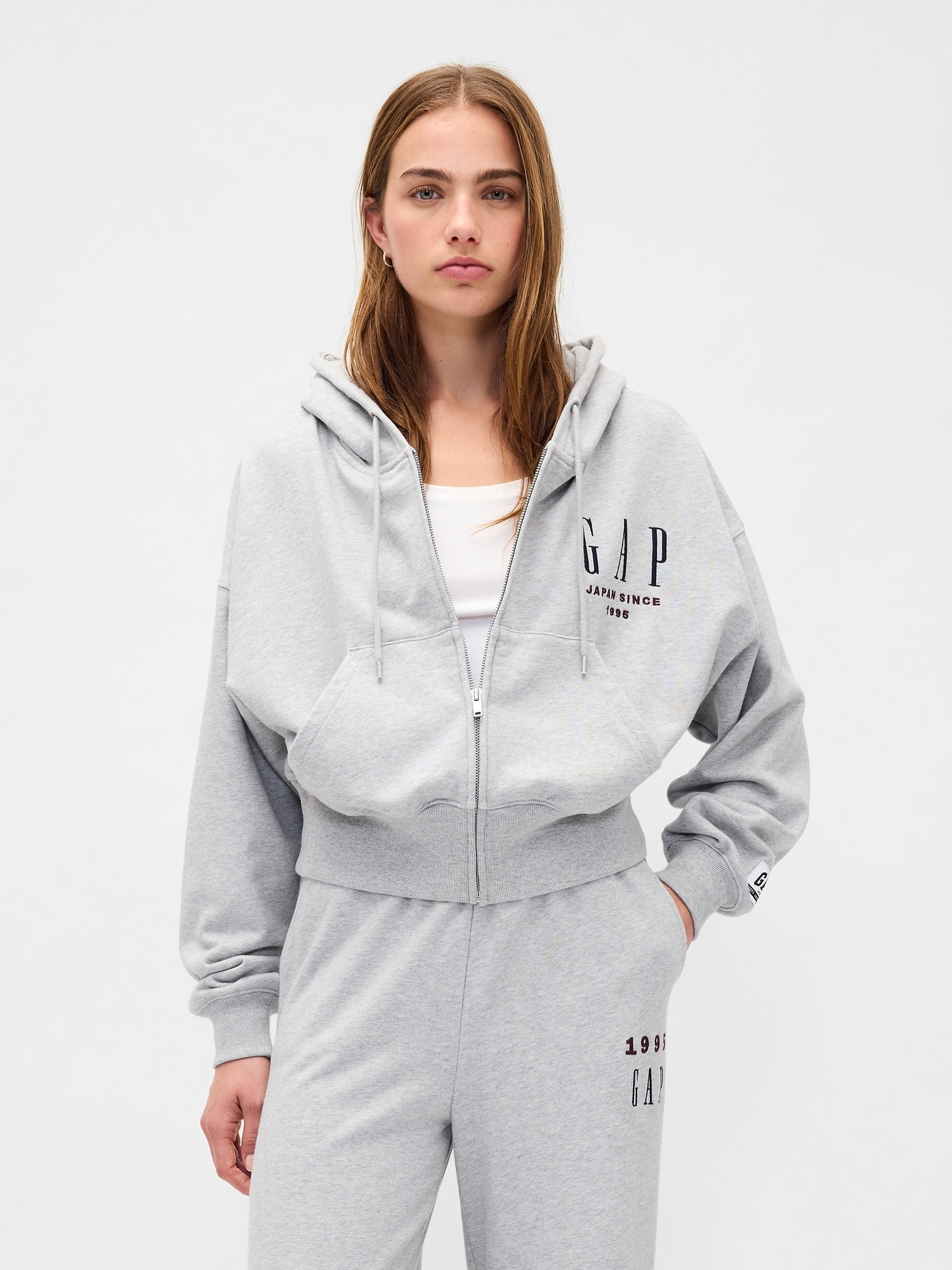 GAP セットアップ ジップアップ パーカー スウェットパンツ Gapロゴ】ジップアップパーカーセットアップのスタイリング