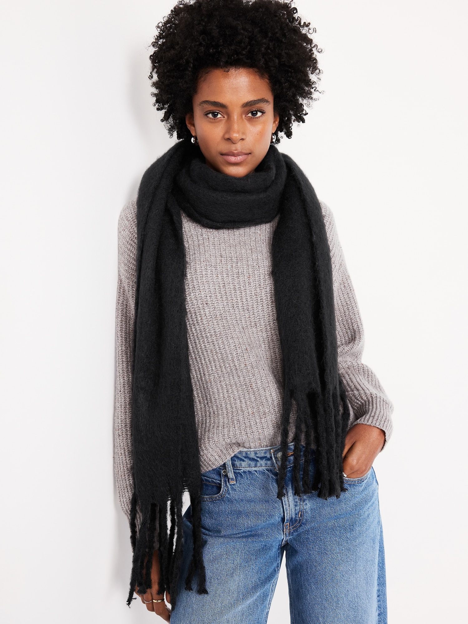 FOULARD À FRANGES EN TISSU BROSSÉ.