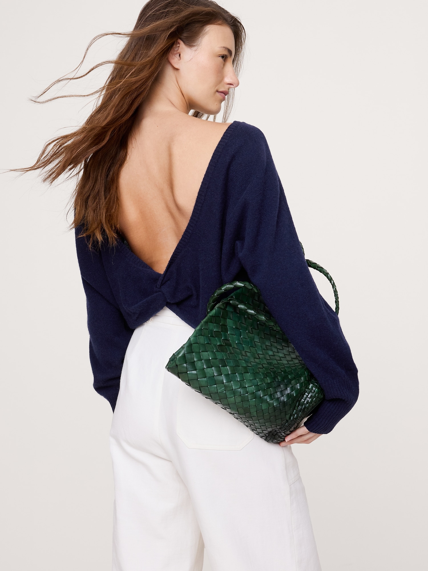 CHANDAIL EN CACHEMIRE LÉGER À DOS TORSADÉ