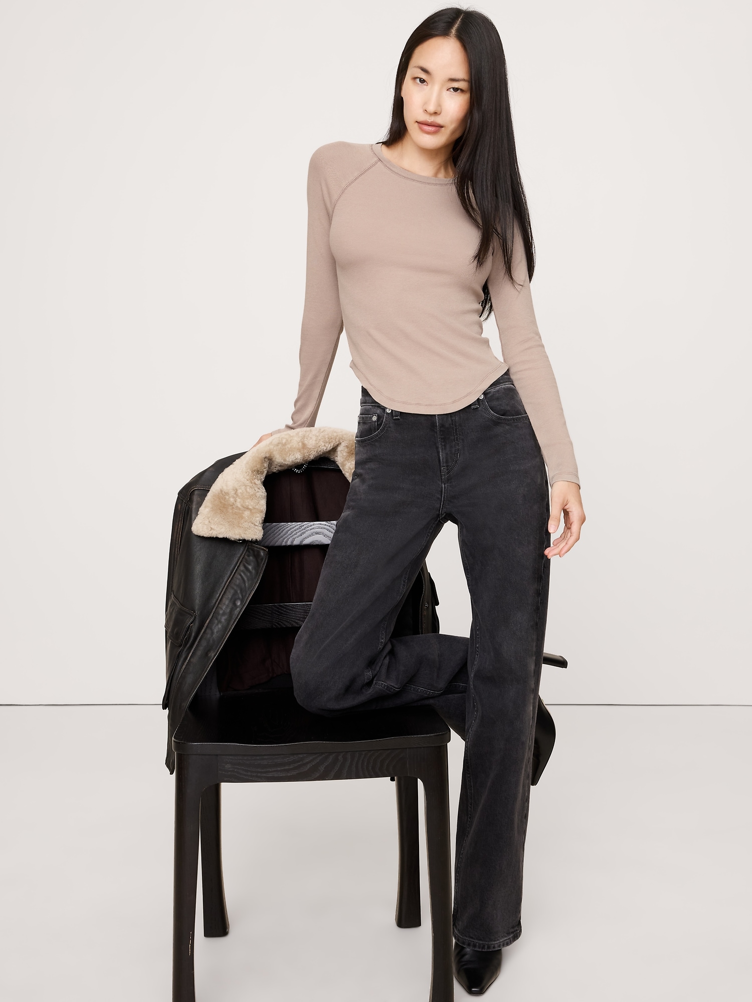 Ribbed Curved-Hem T-Shirt